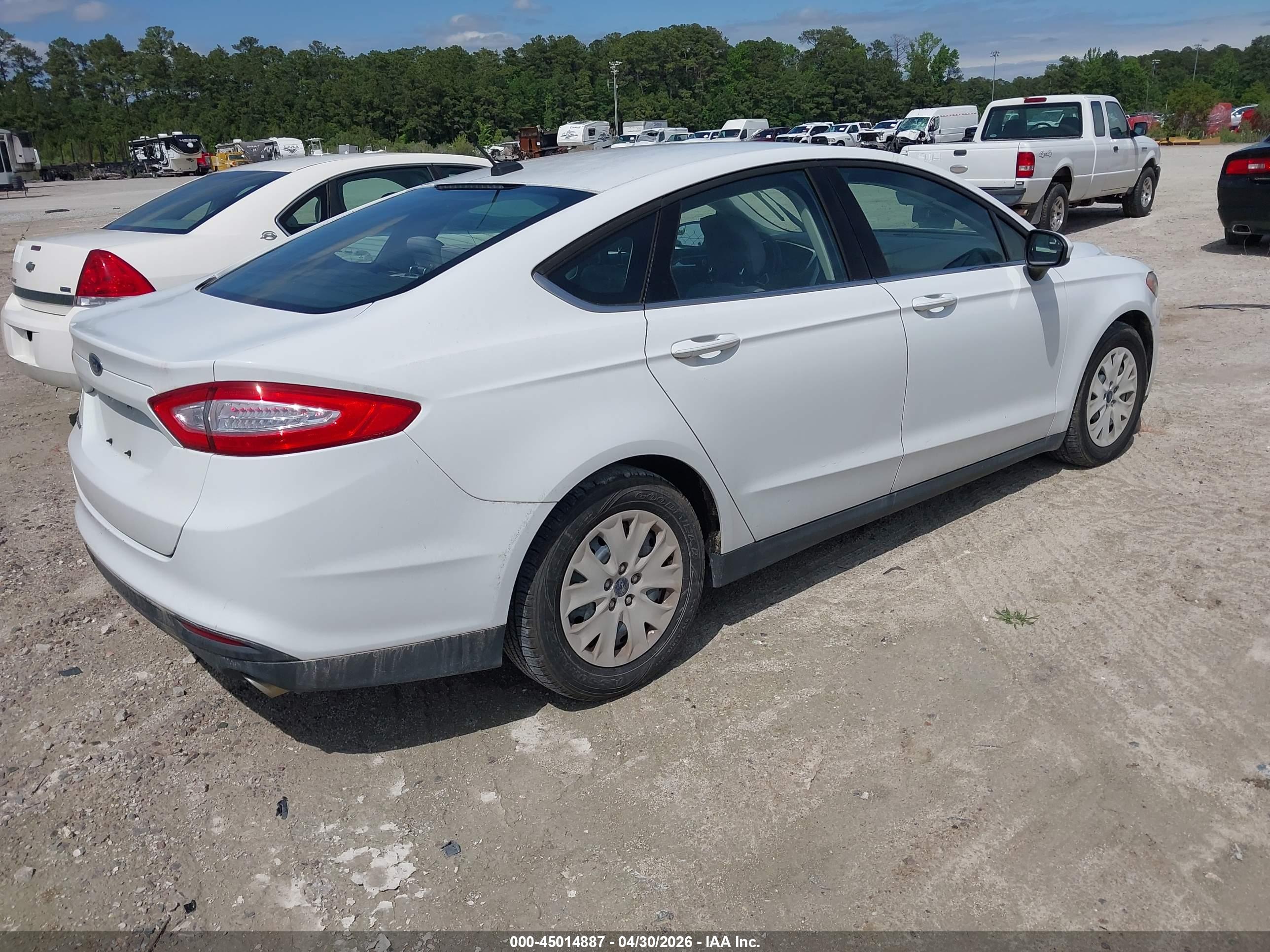 FORD FUSION image 4