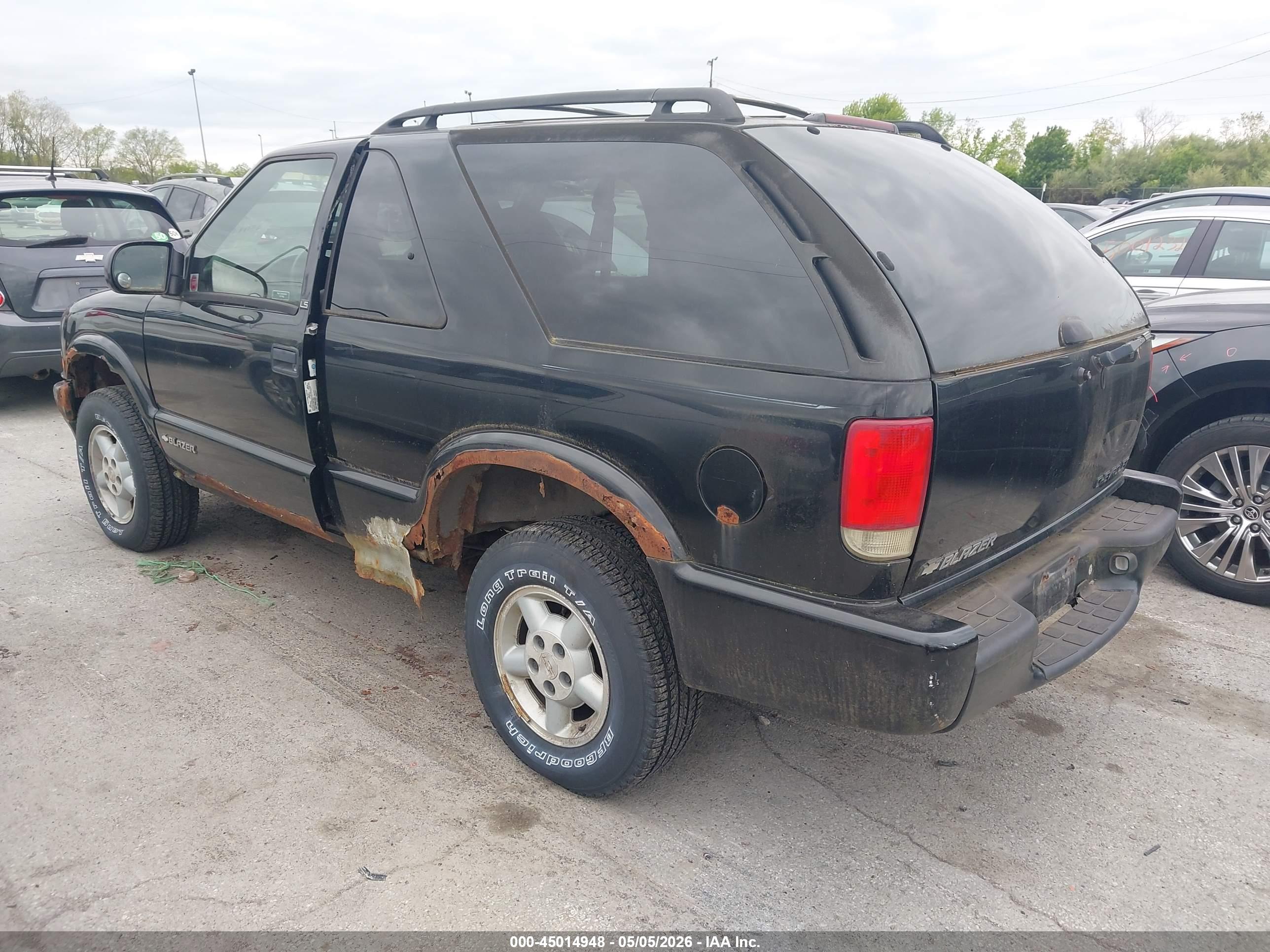 CHEVROLET BLAZER image 3