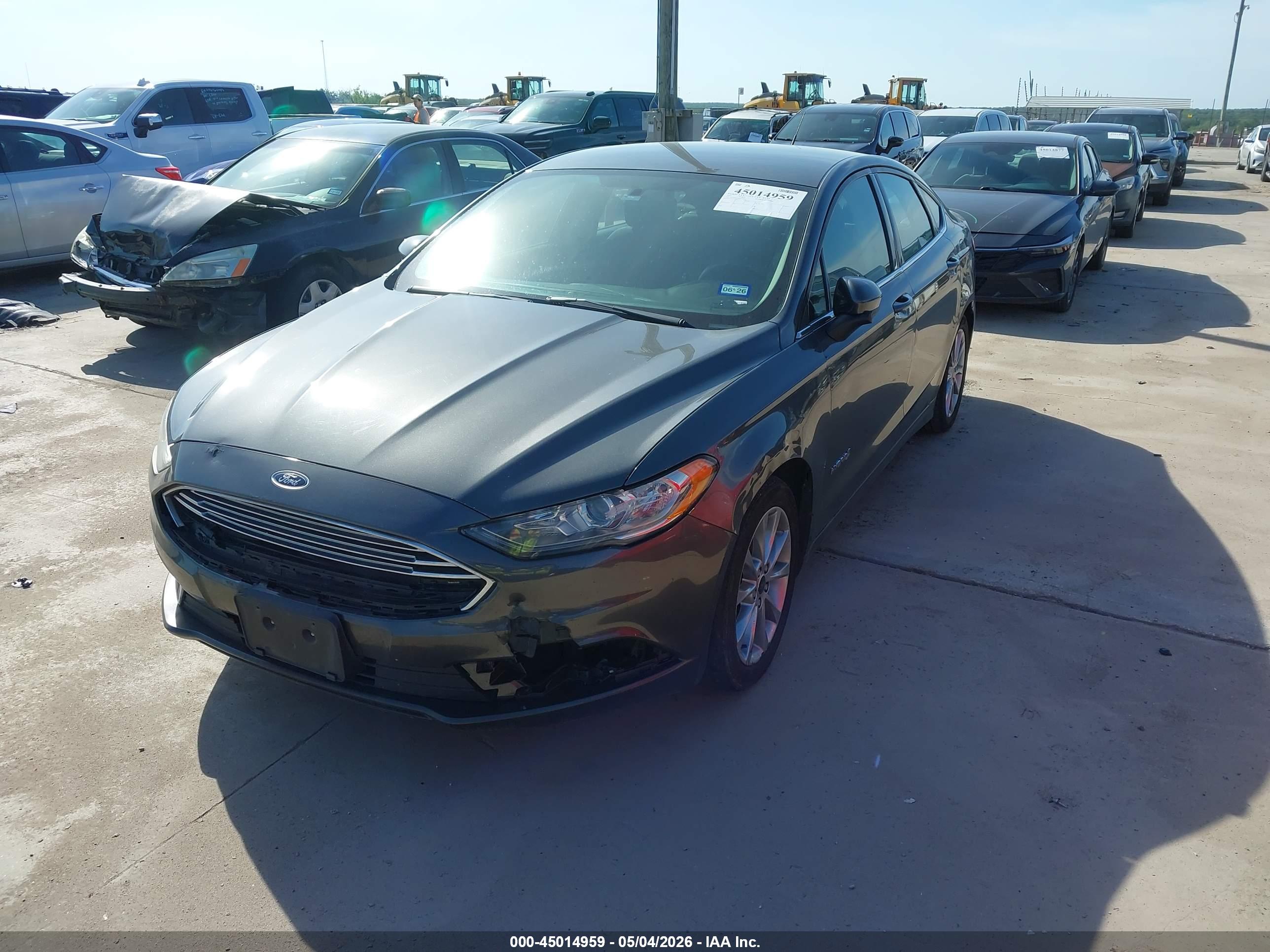 FORD FUSION image 2