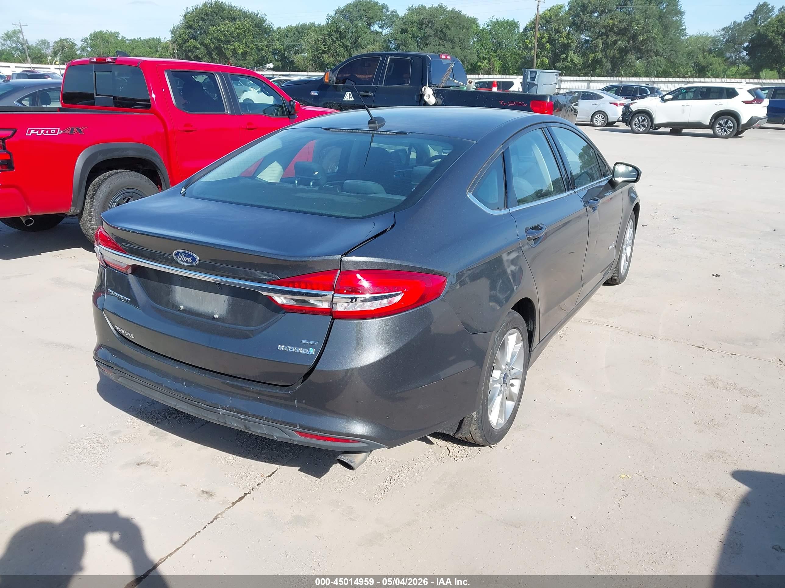 FORD FUSION image 4