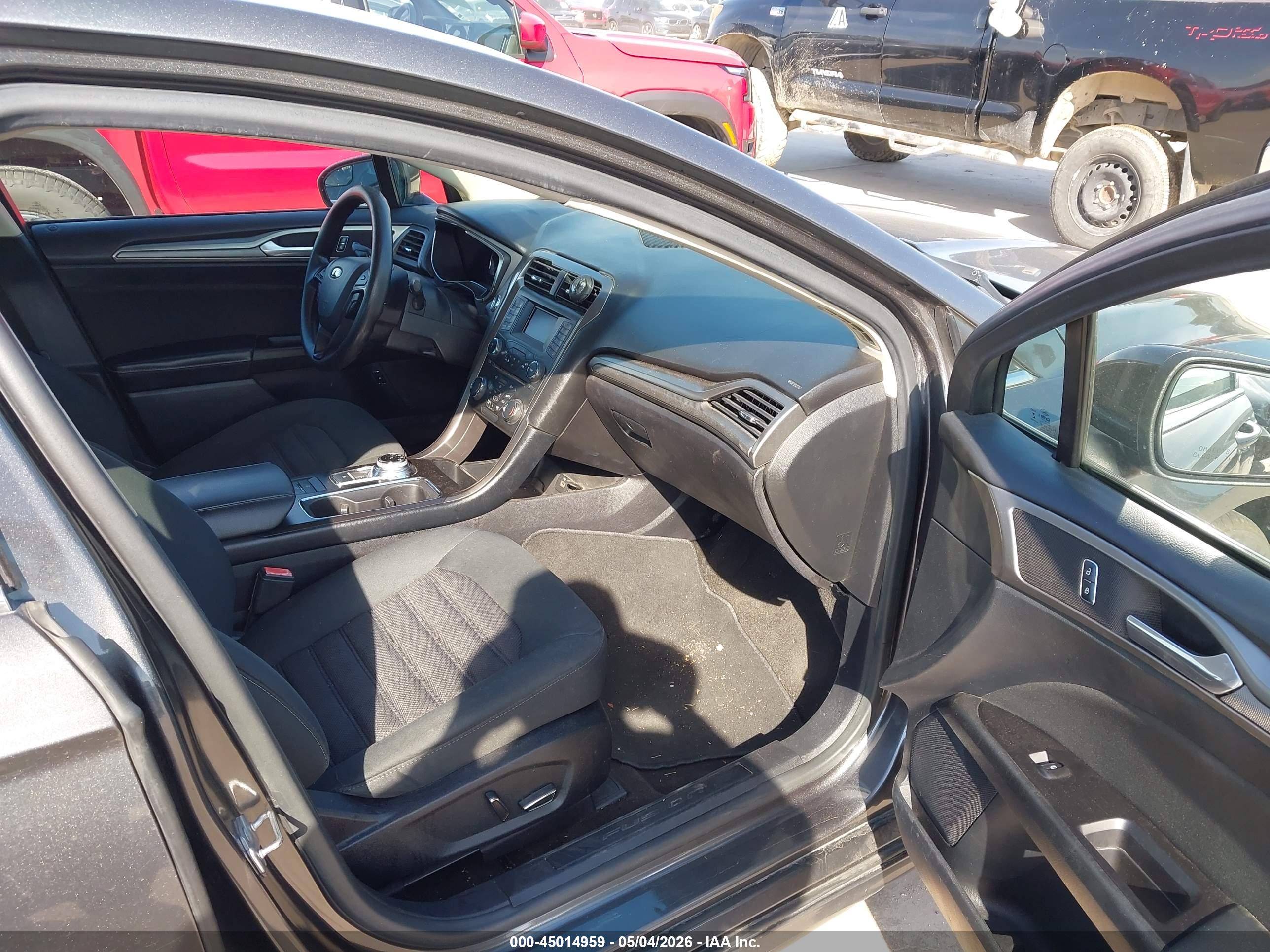 FORD FUSION image 5