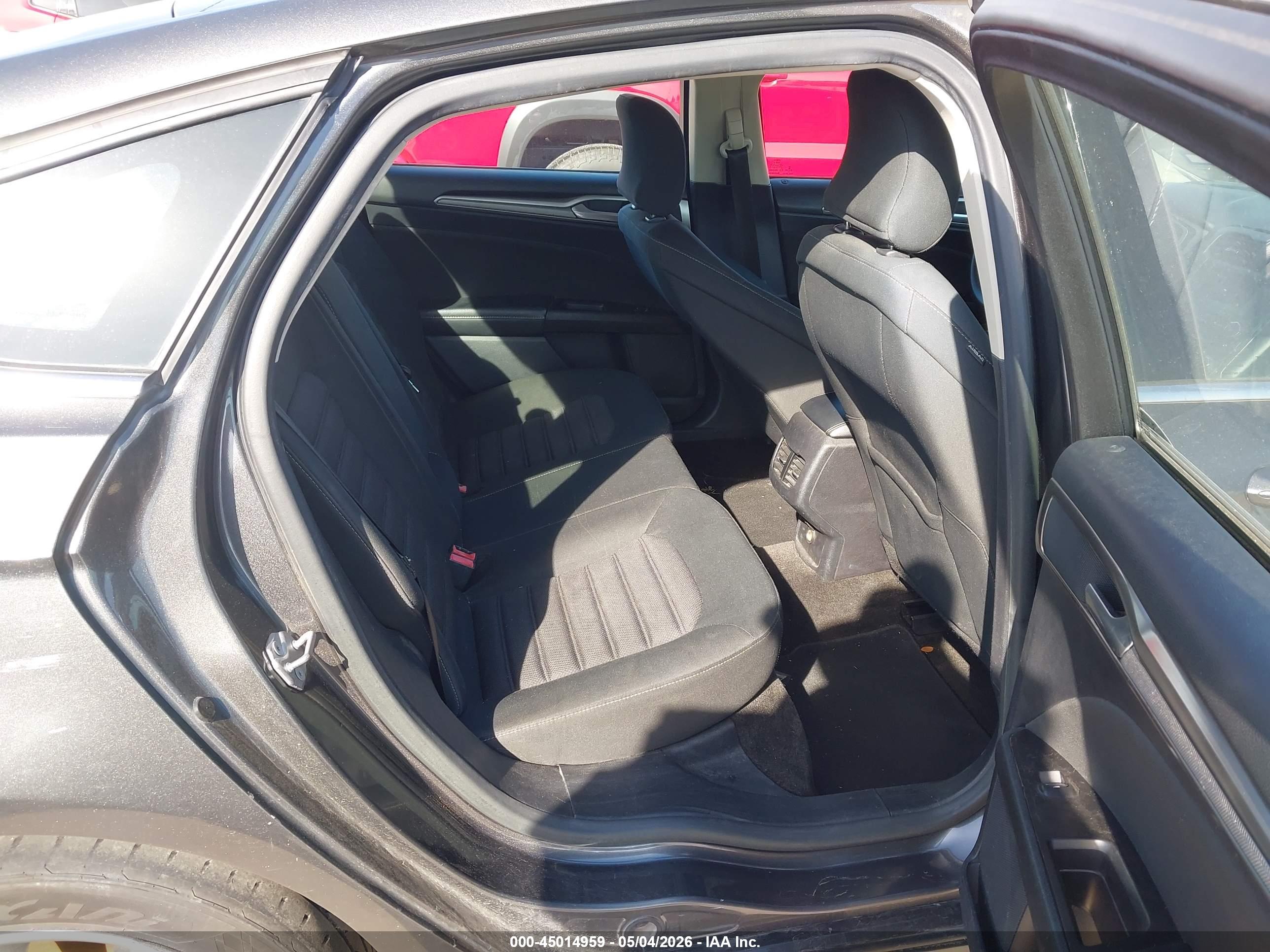 FORD FUSION image 8