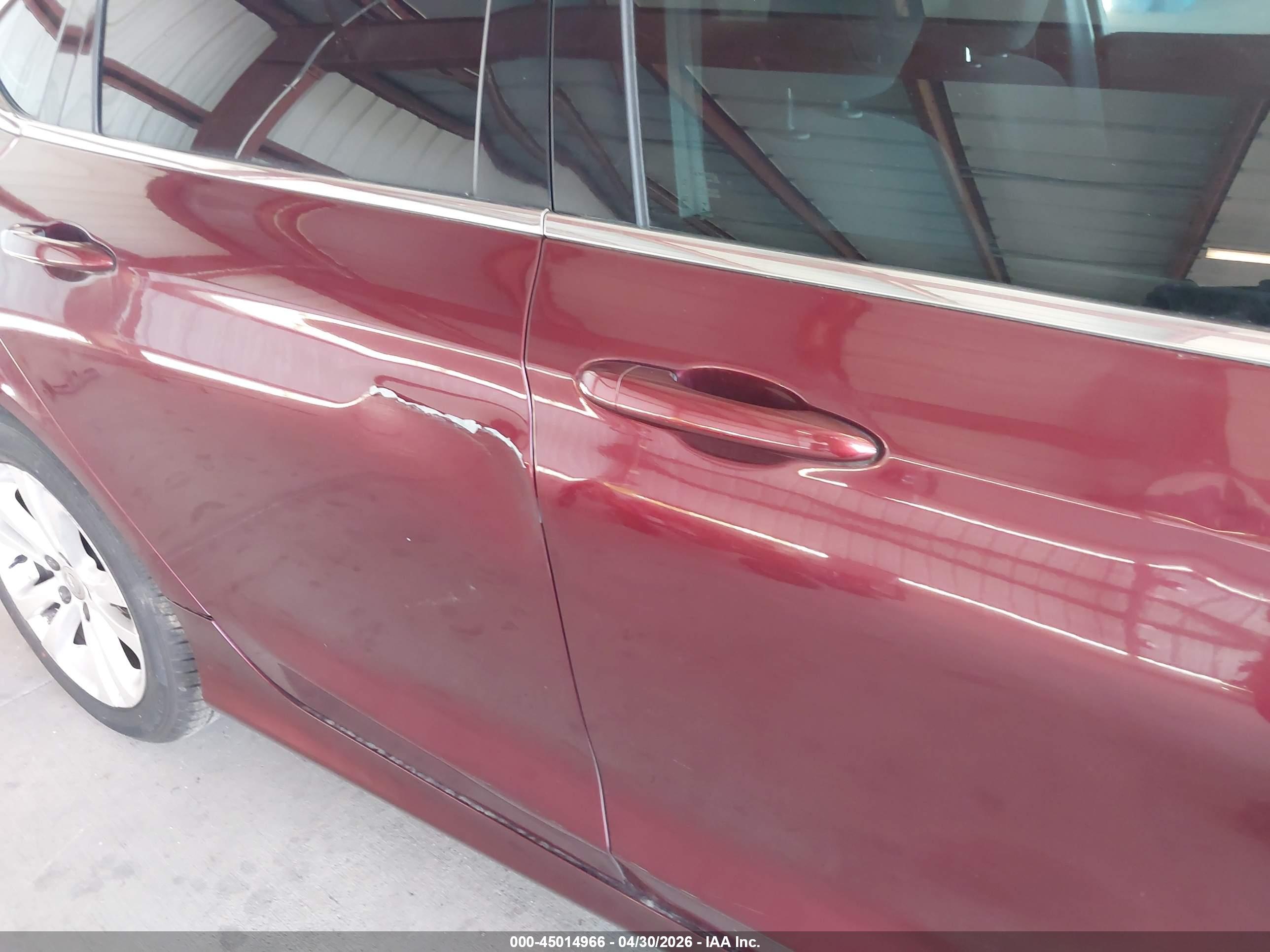 CHRYSLER 200 image 6