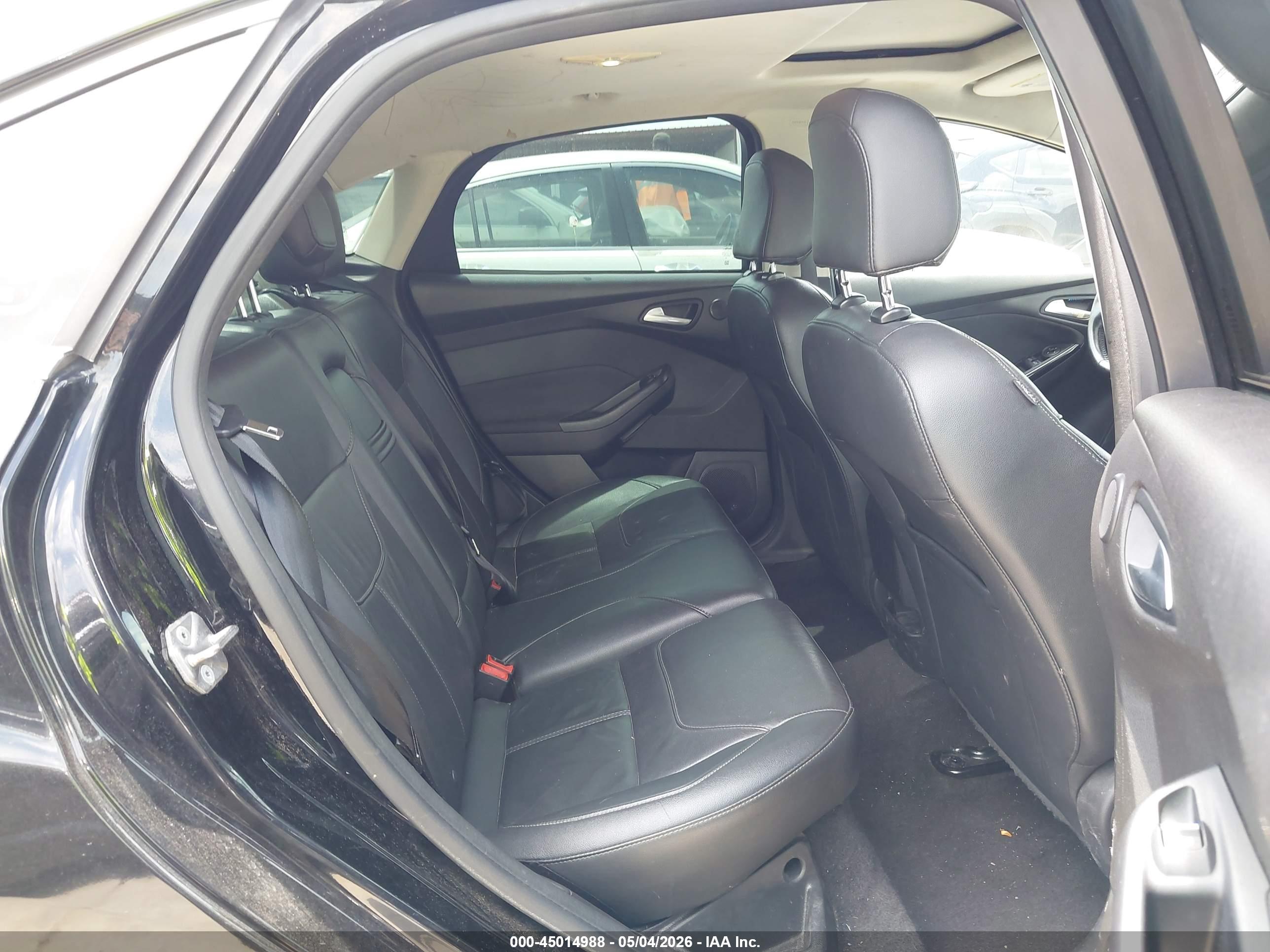 FORD FOCUS image 8