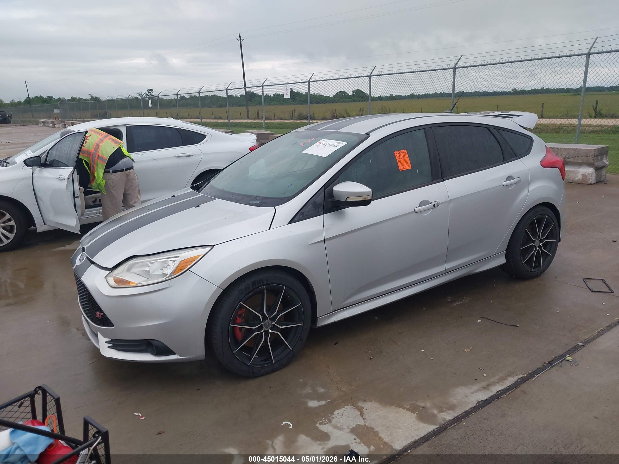 FORD FOCUS image 2