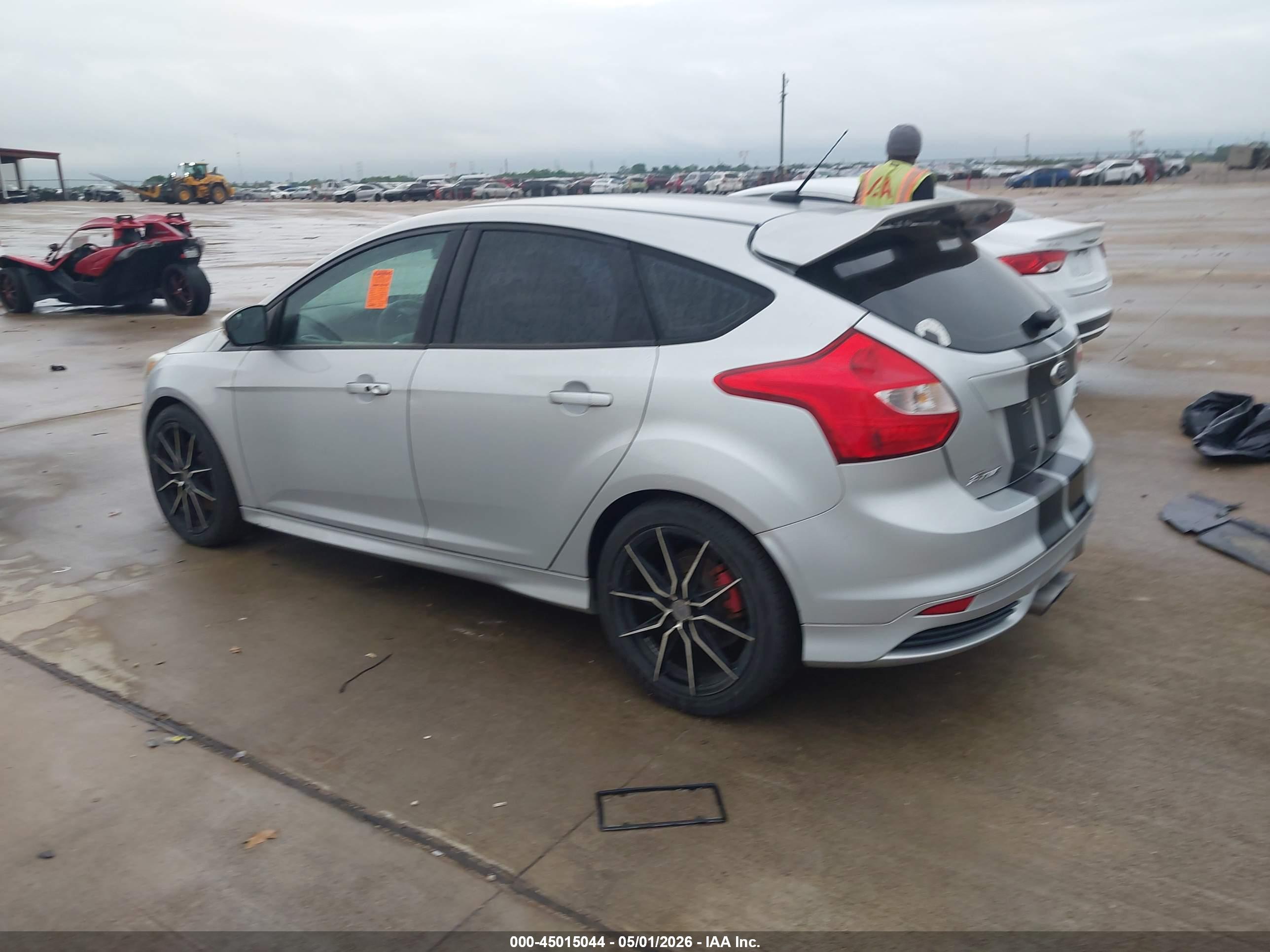 FORD FOCUS image 3