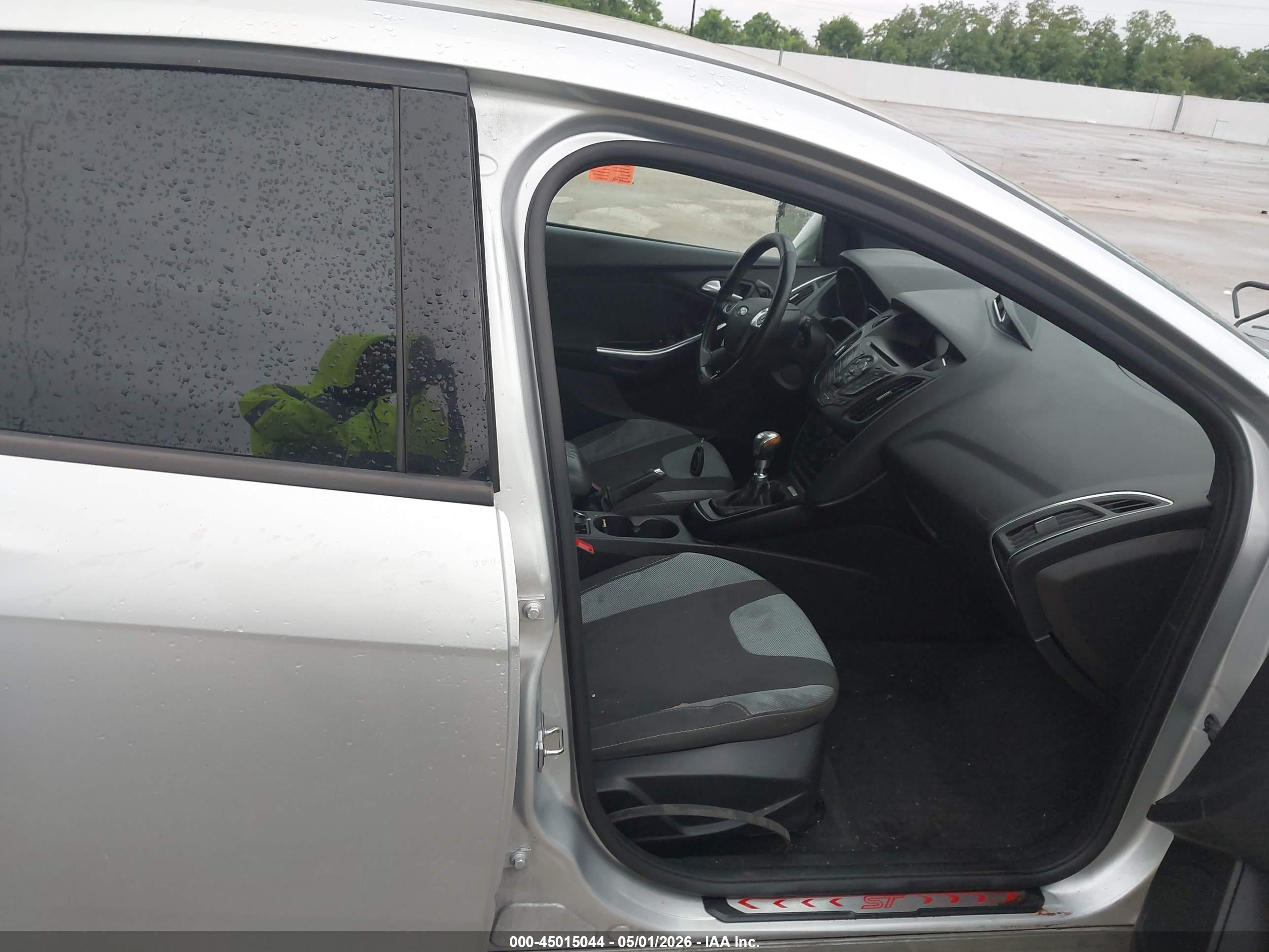 FORD FOCUS image 5