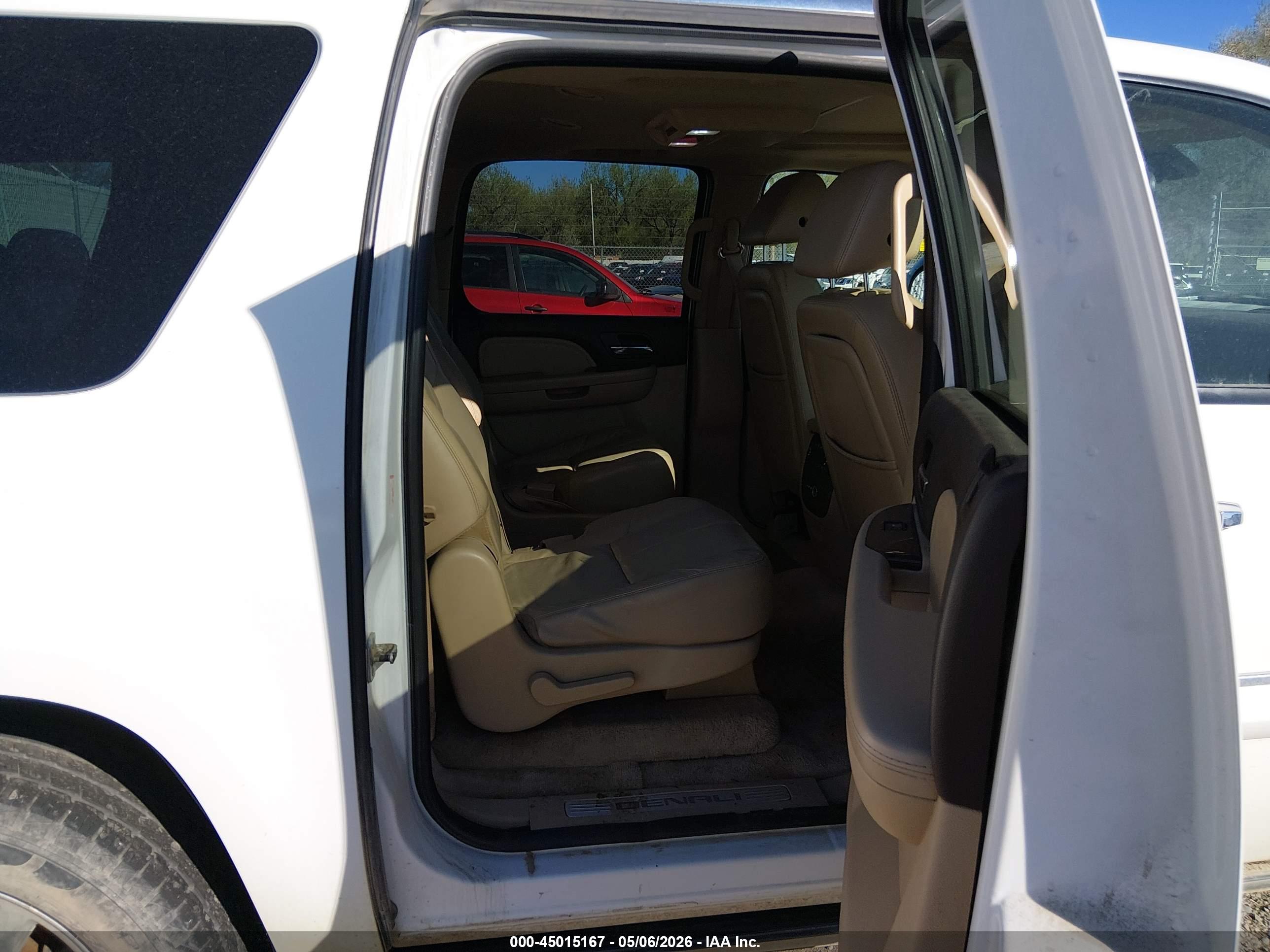 GMC YUKON image 8