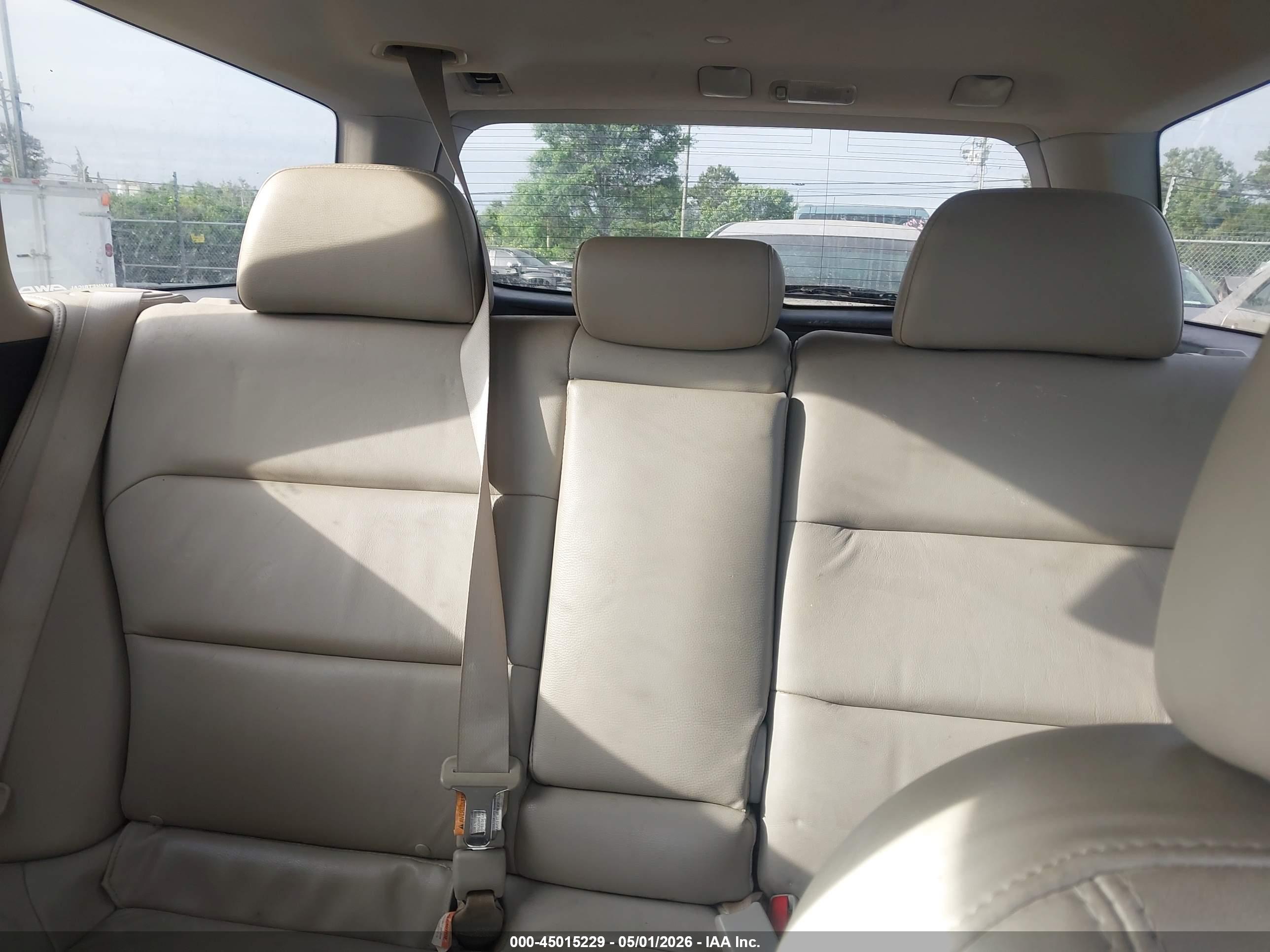 SUBARU OUTBACK image 8