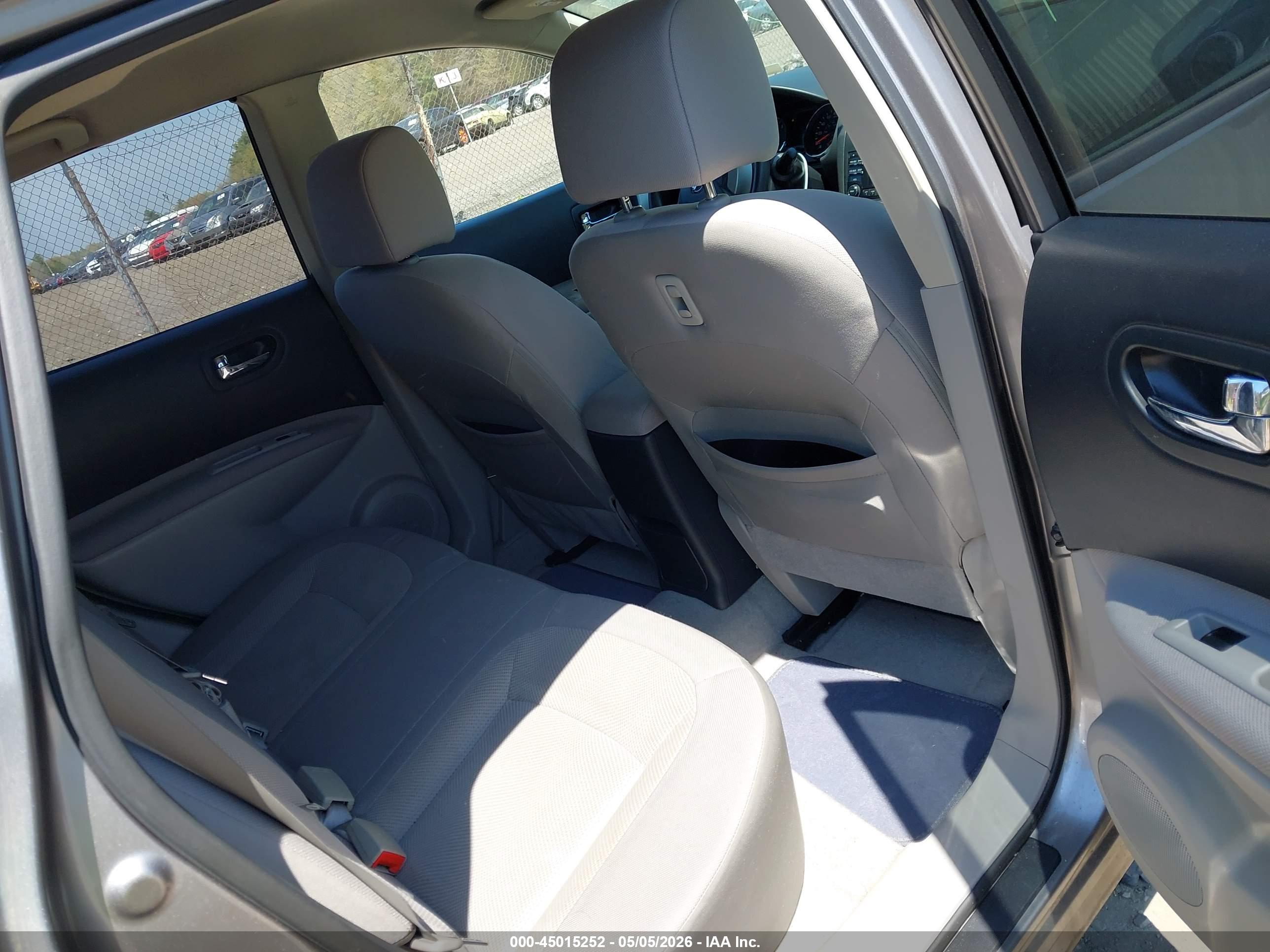 NISSAN ROGUE image 8