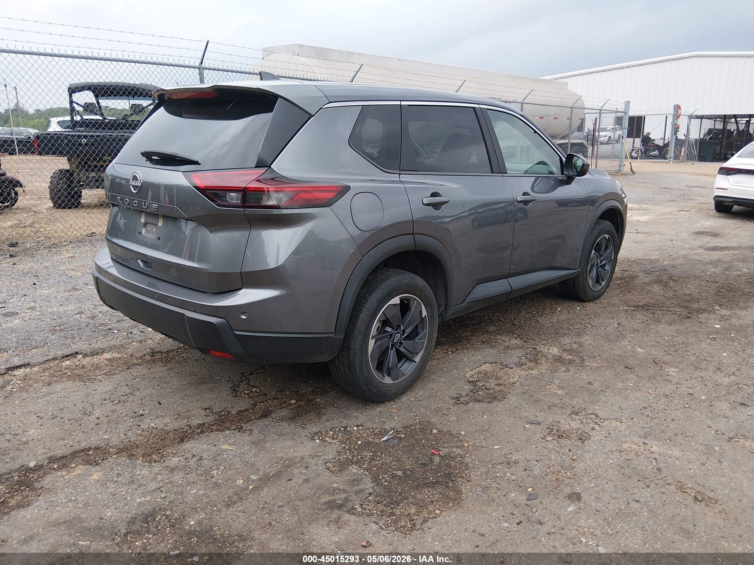 NISSAN ROGUE image 4