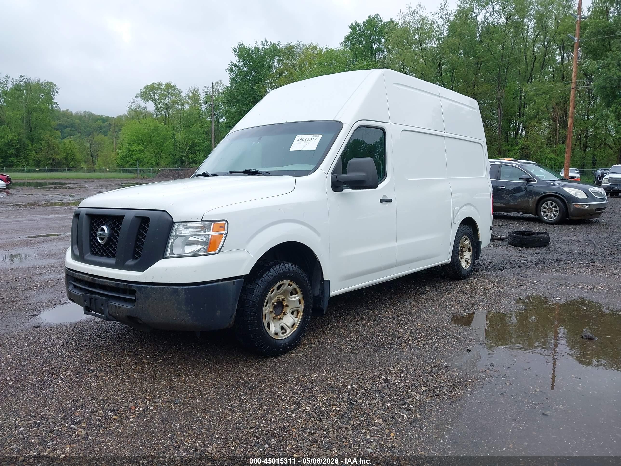 NISSAN NV image 2
