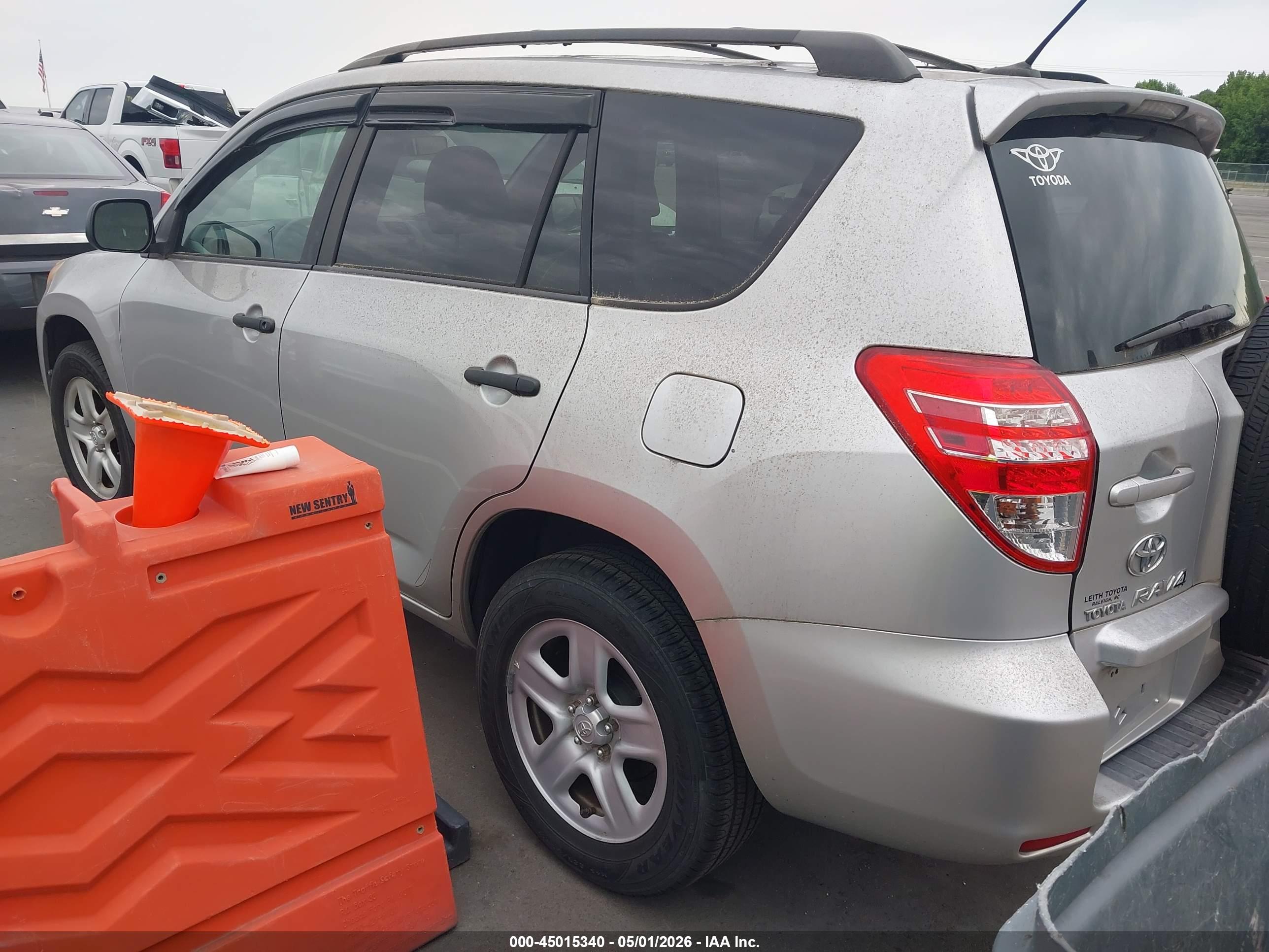 TOYOTA RAV4 image 3