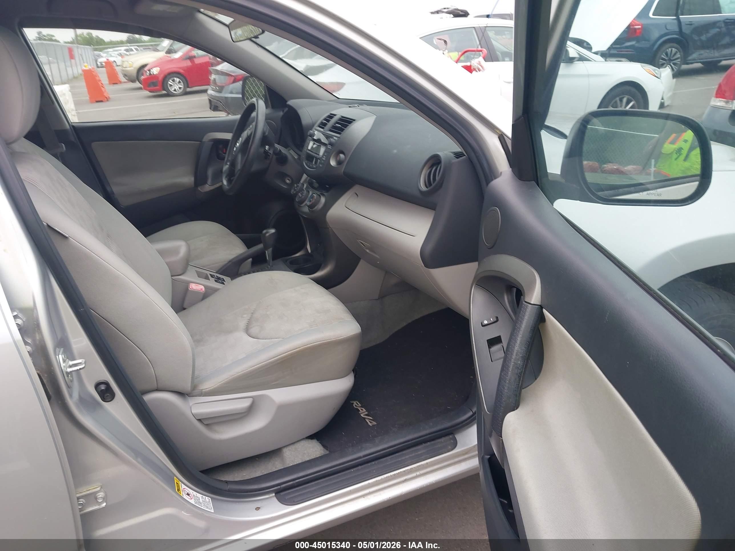 TOYOTA RAV4 image 5