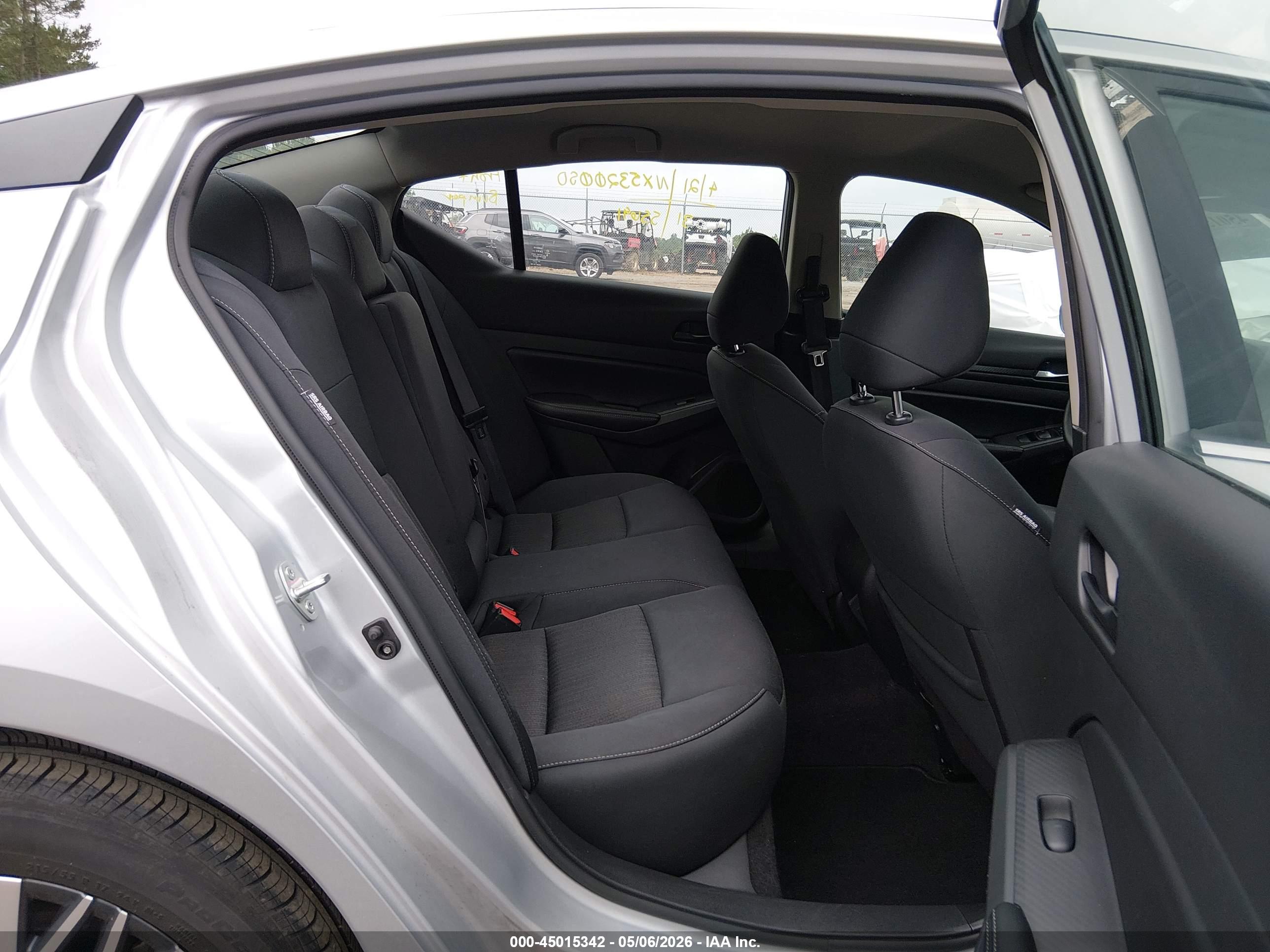 NISSAN ALTIMA image 8