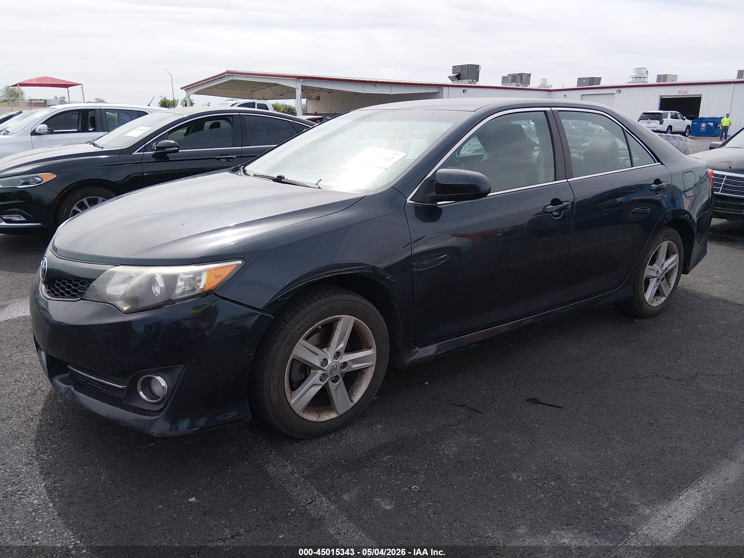 TOYOTA CAMRY image 2
