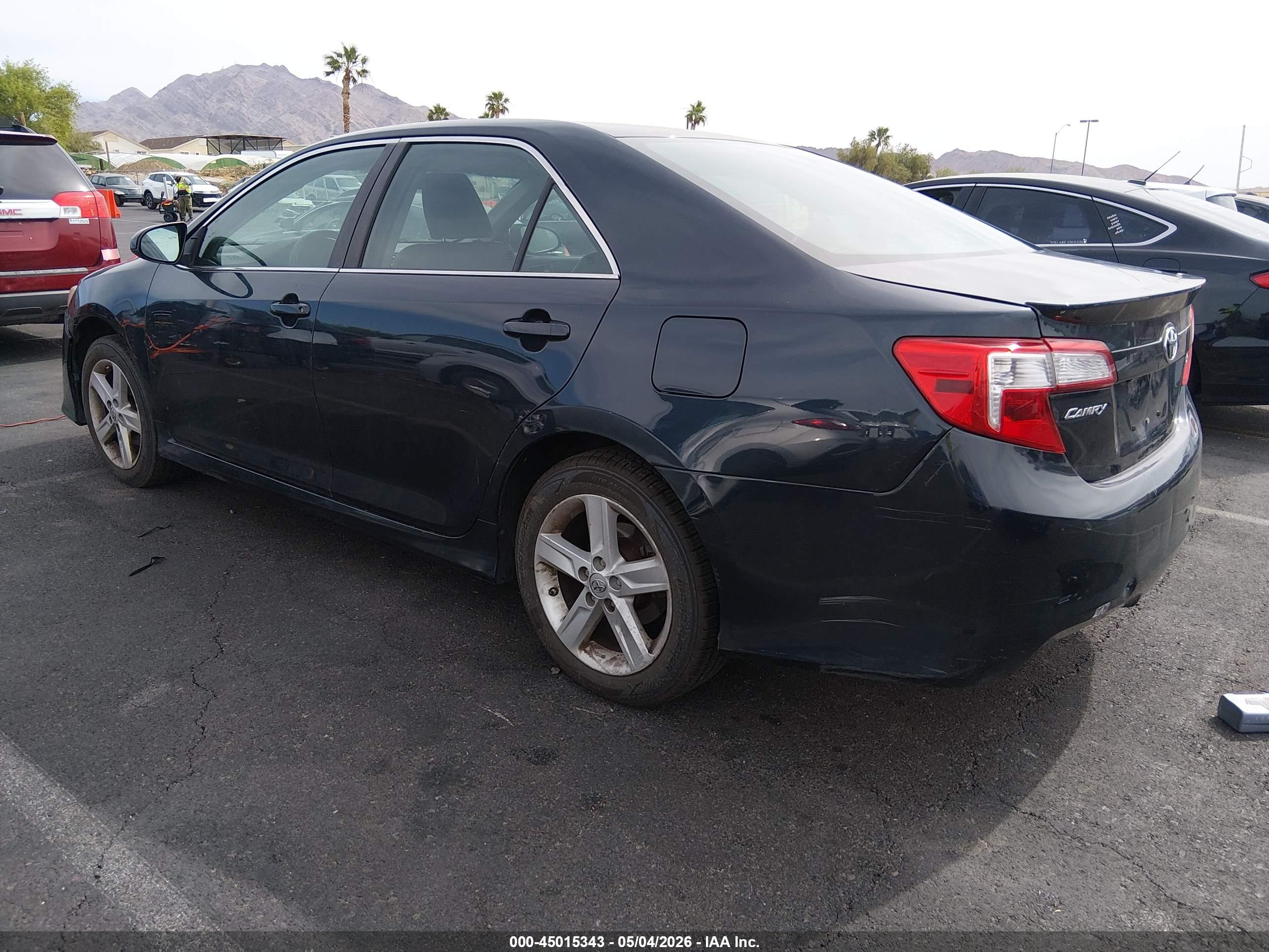 TOYOTA CAMRY image 3