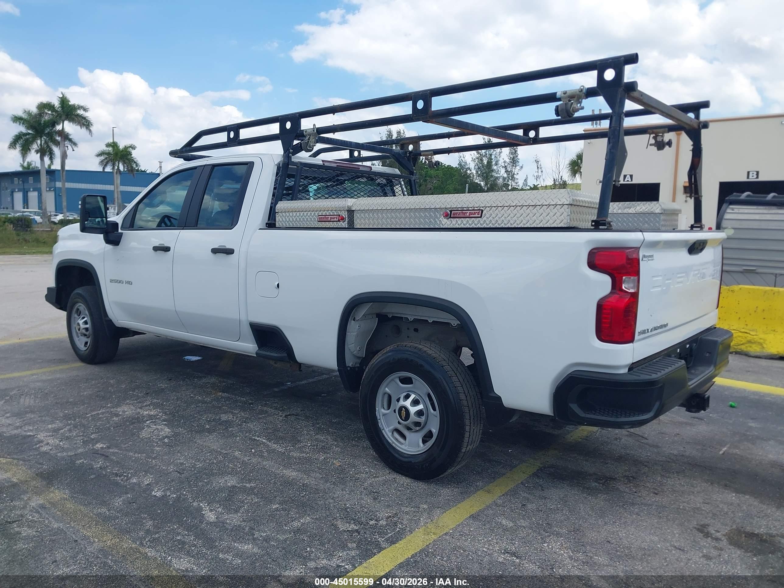 CHEVROLET SILVERADO image 3