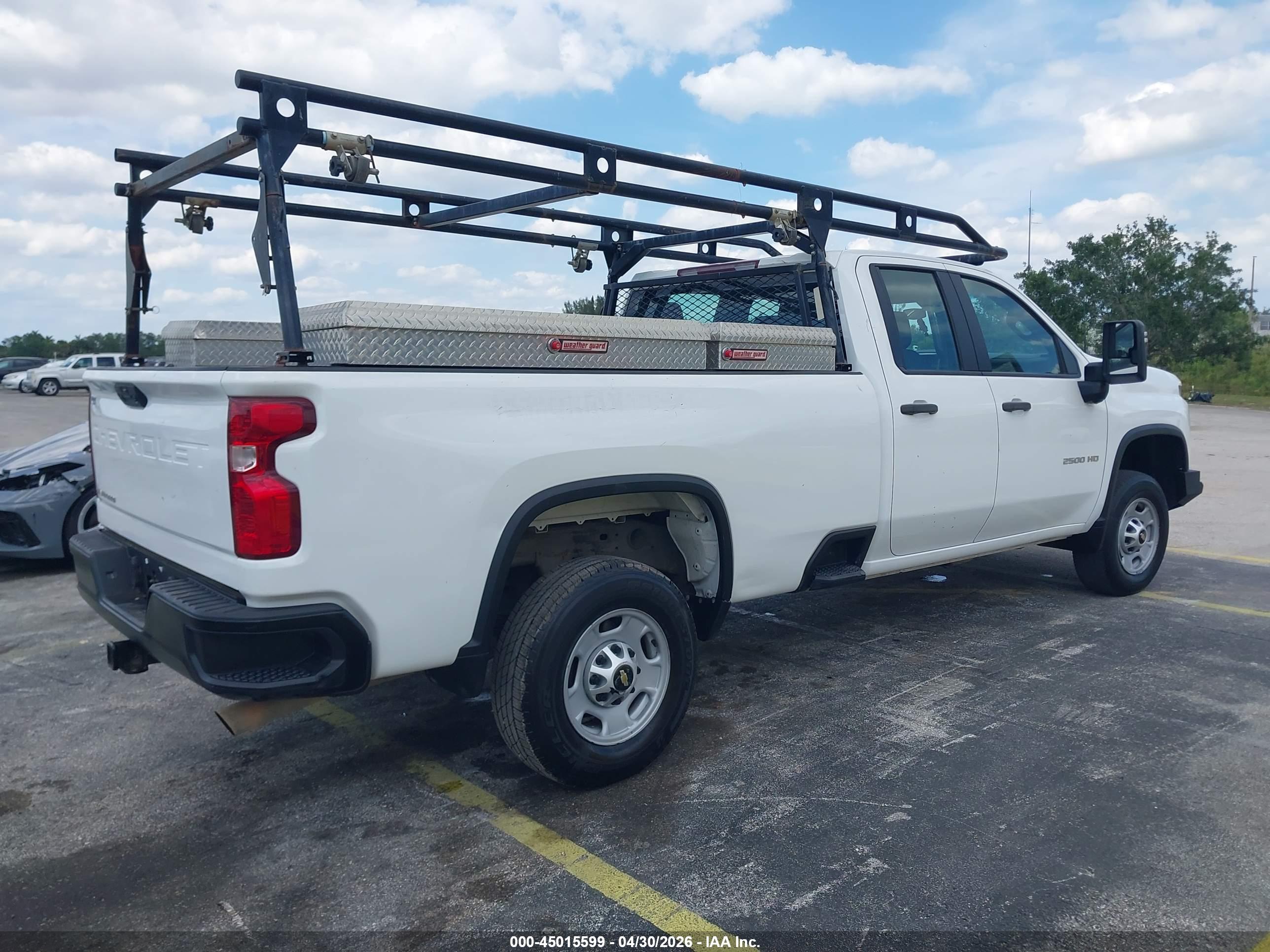 CHEVROLET SILVERADO image 4