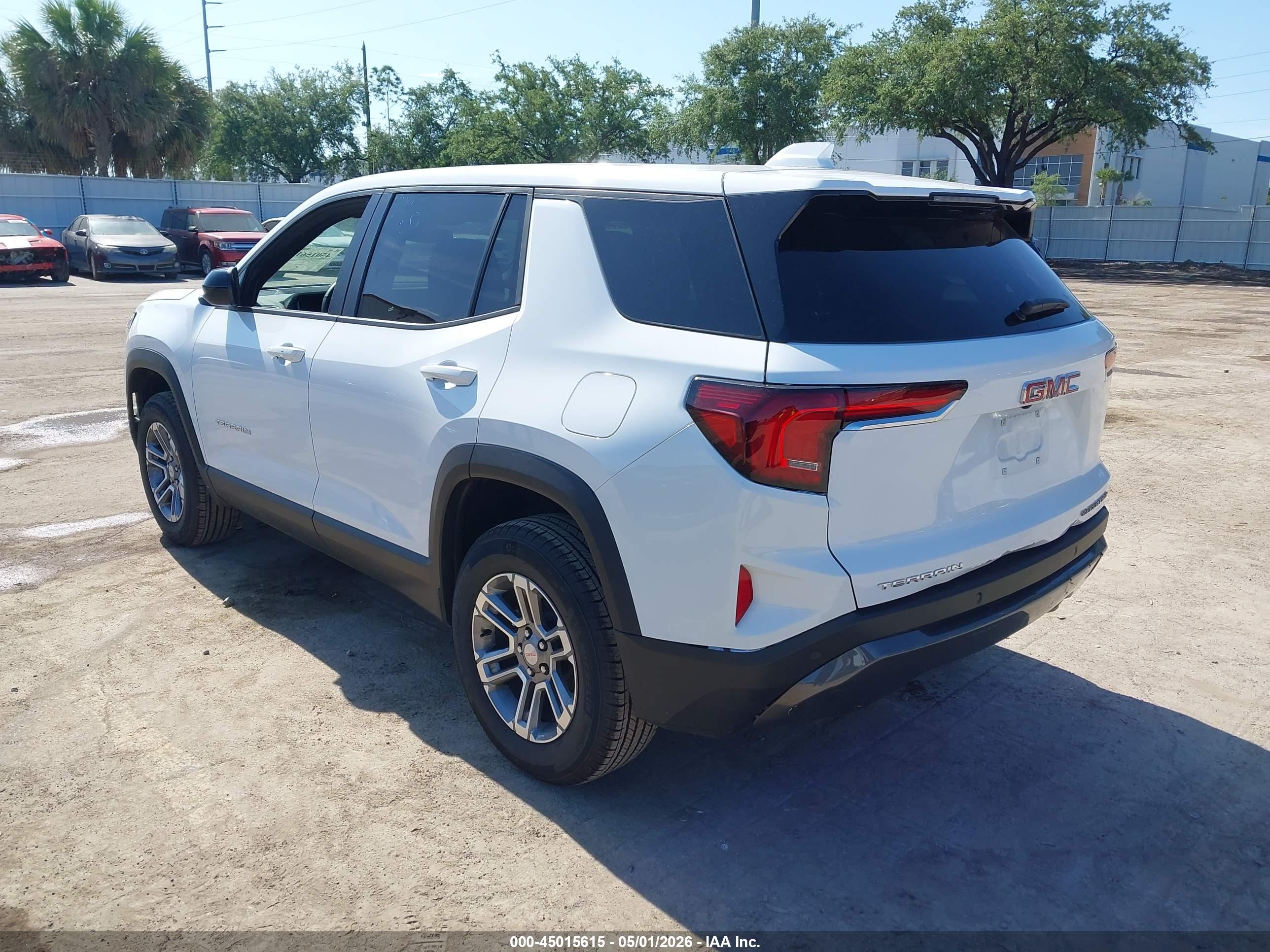 GMC TERRAIN image 3