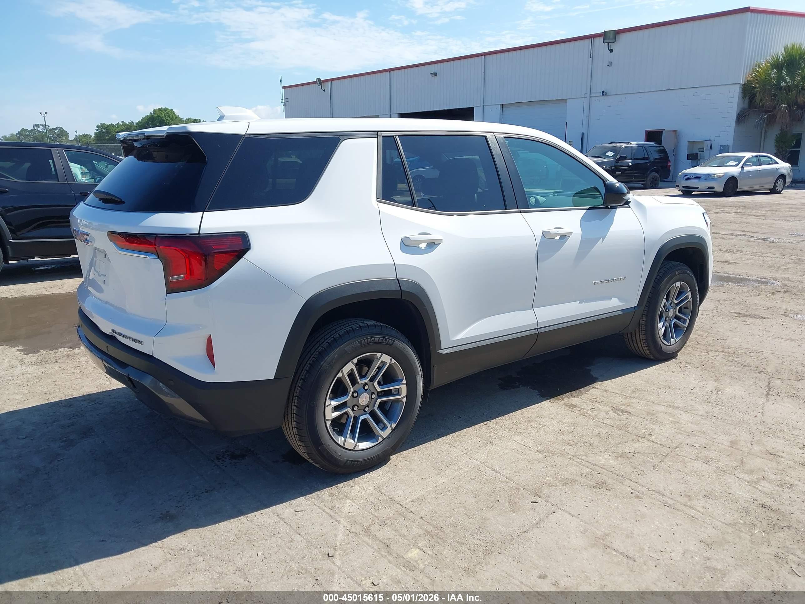 GMC TERRAIN image 4