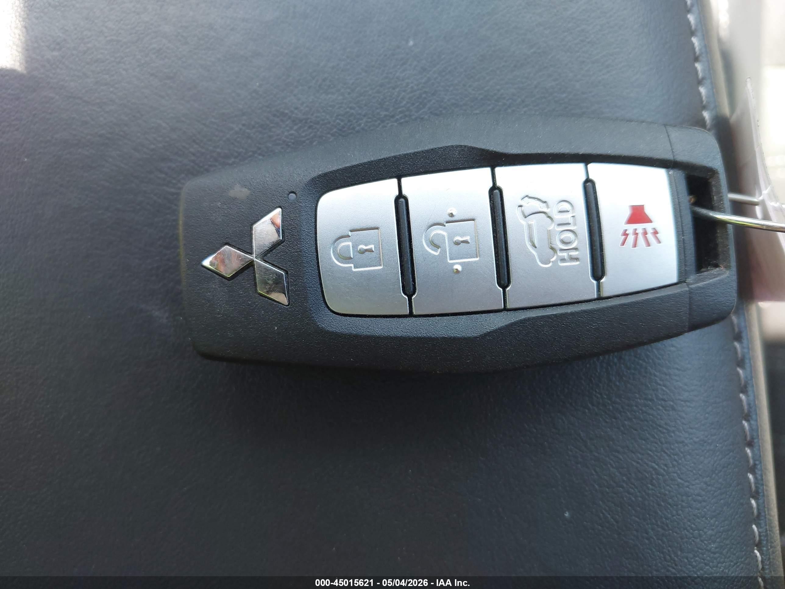MITSUBISHI OUTLANDER image 11