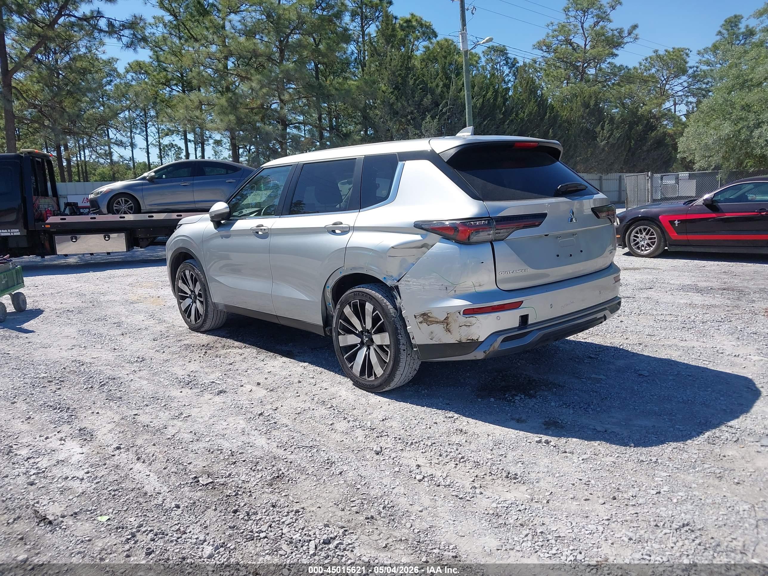 MITSUBISHI OUTLANDER image 3
