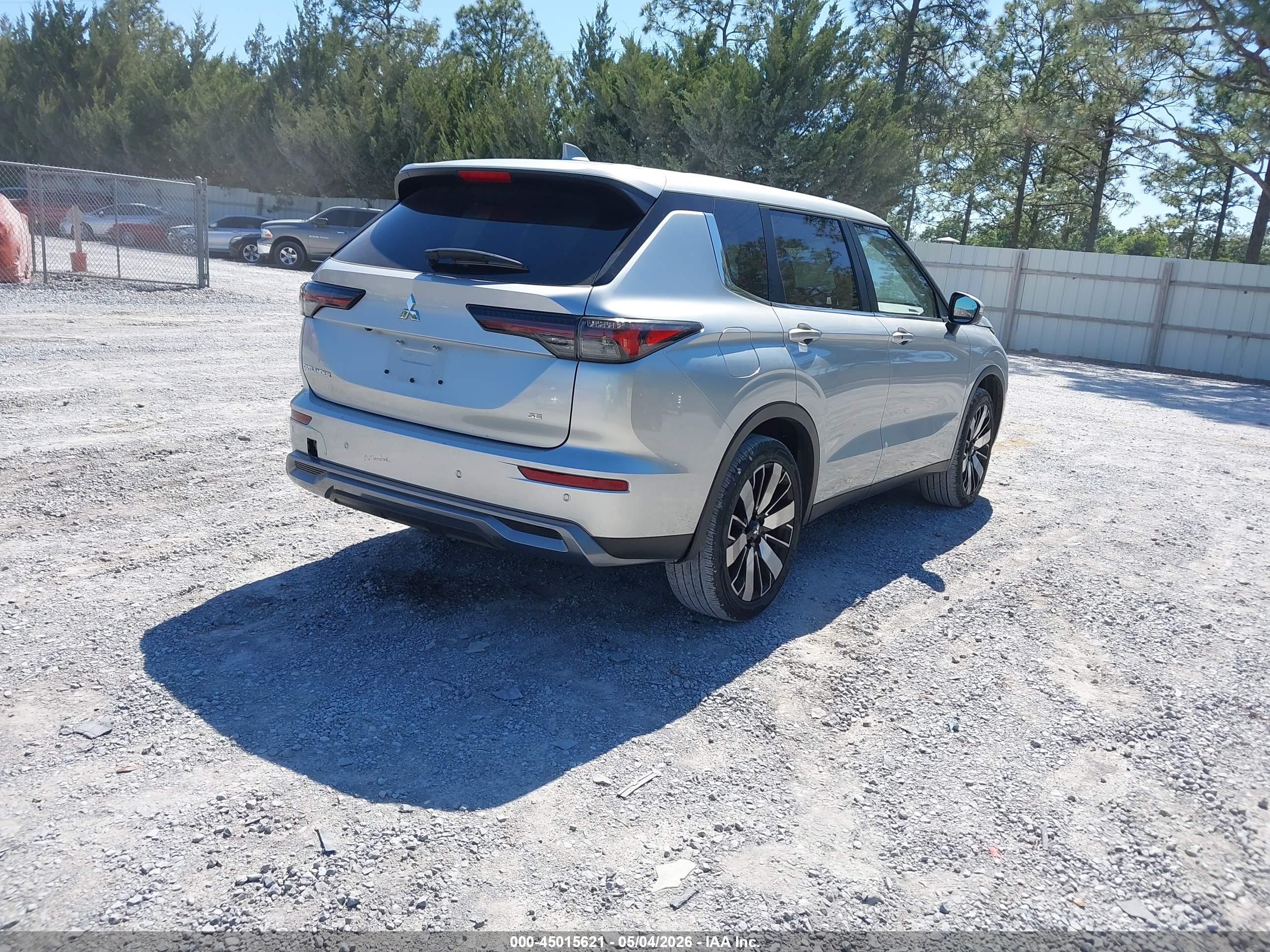 MITSUBISHI OUTLANDER image 4