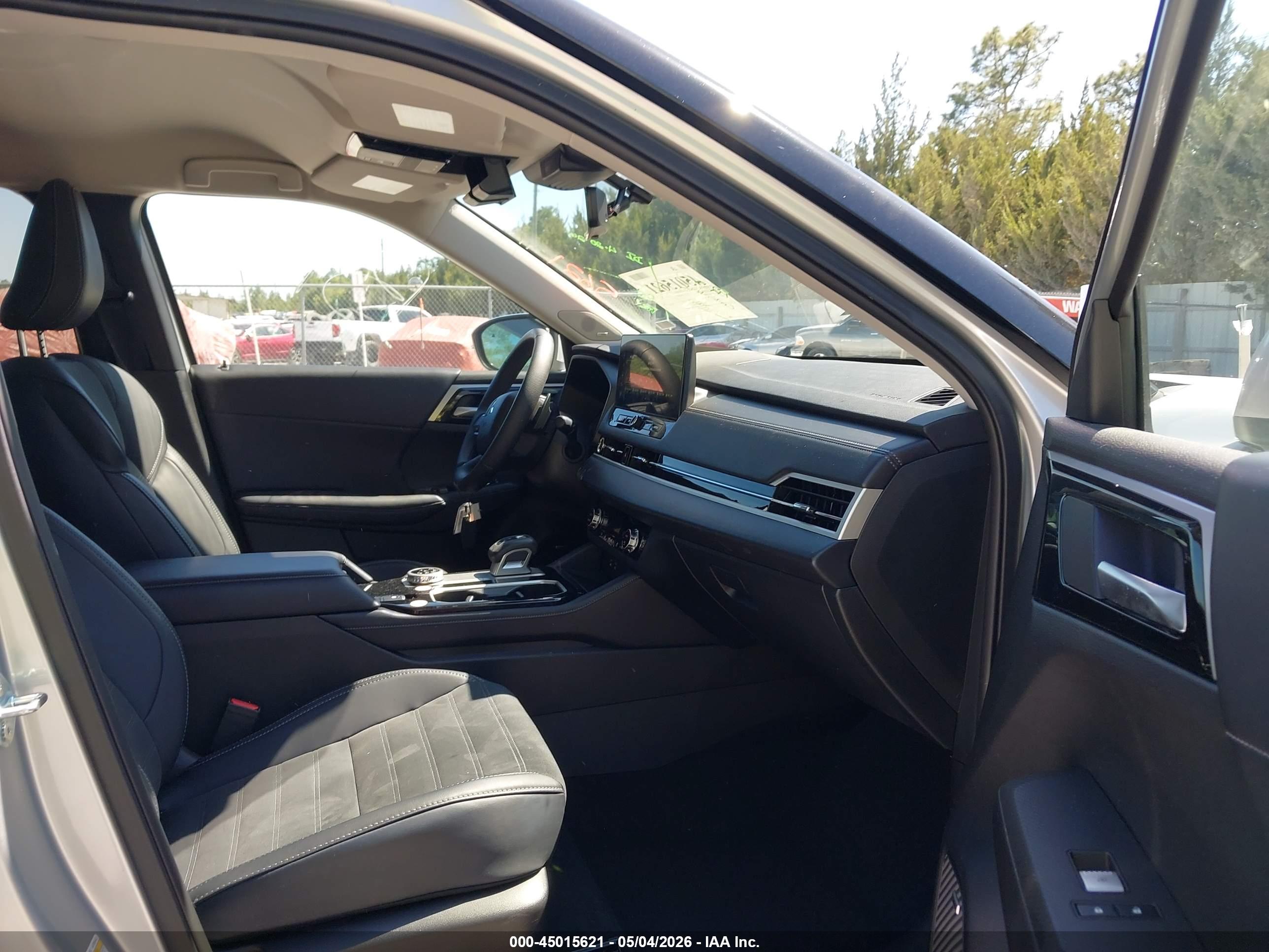 MITSUBISHI OUTLANDER image 5