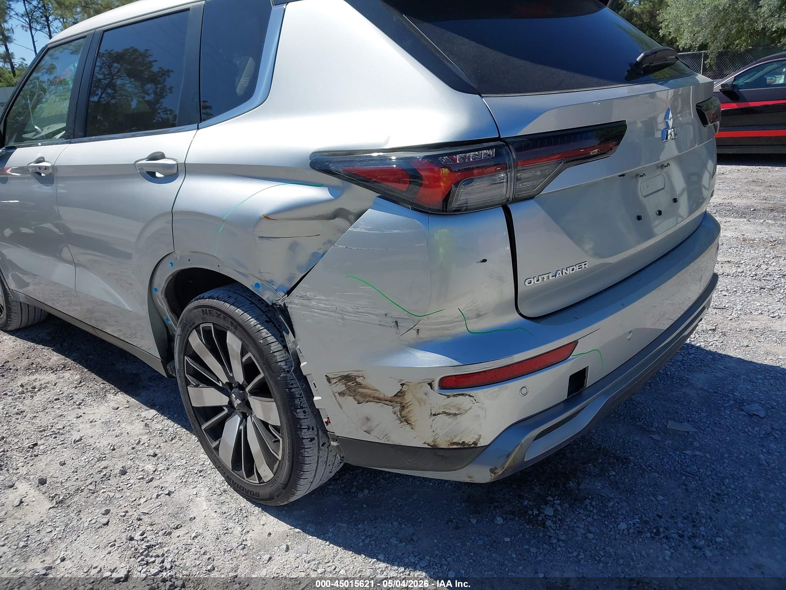 MITSUBISHI OUTLANDER image 6