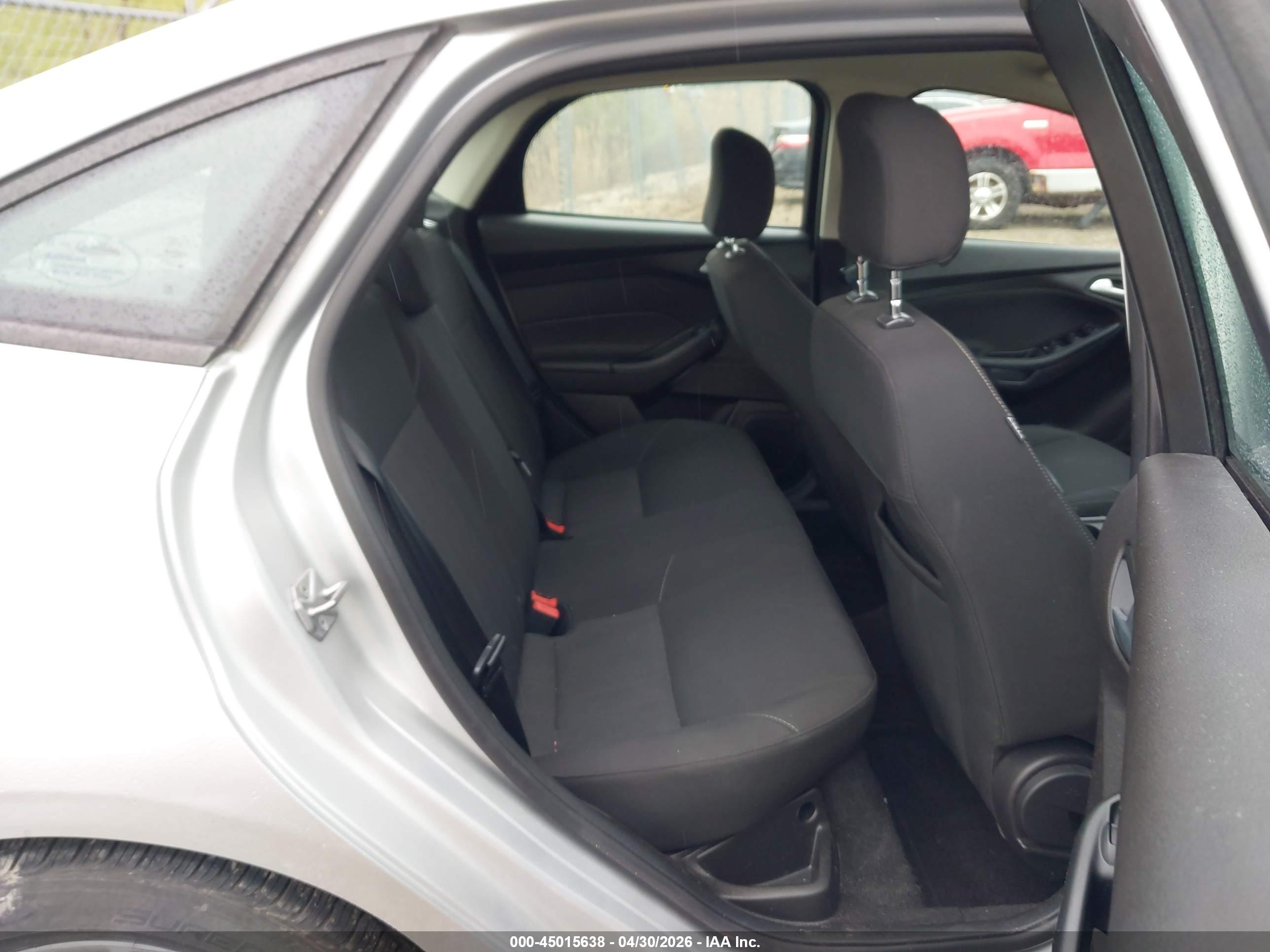 FORD FOCUS image 8