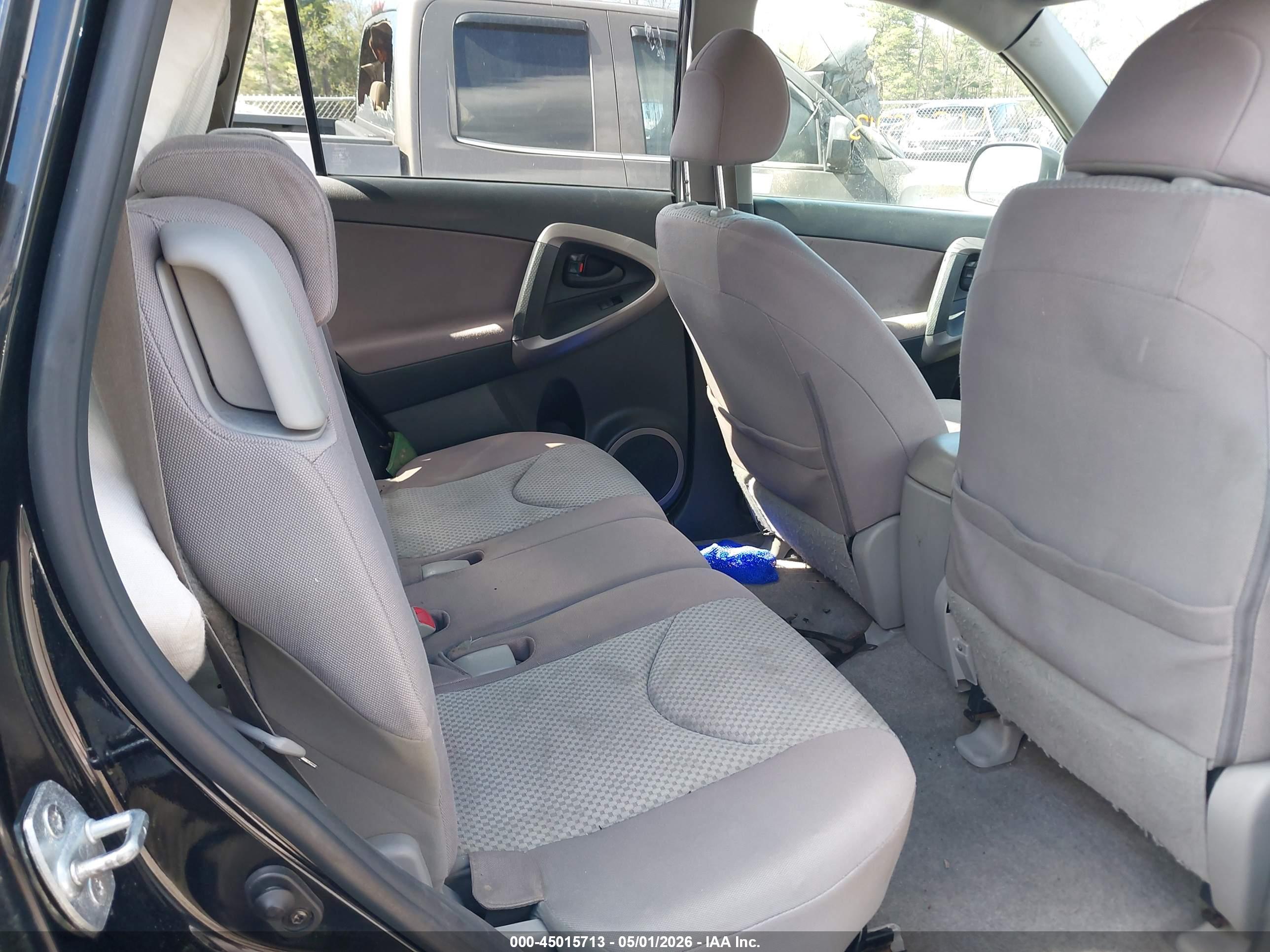TOYOTA RAV4 image 8