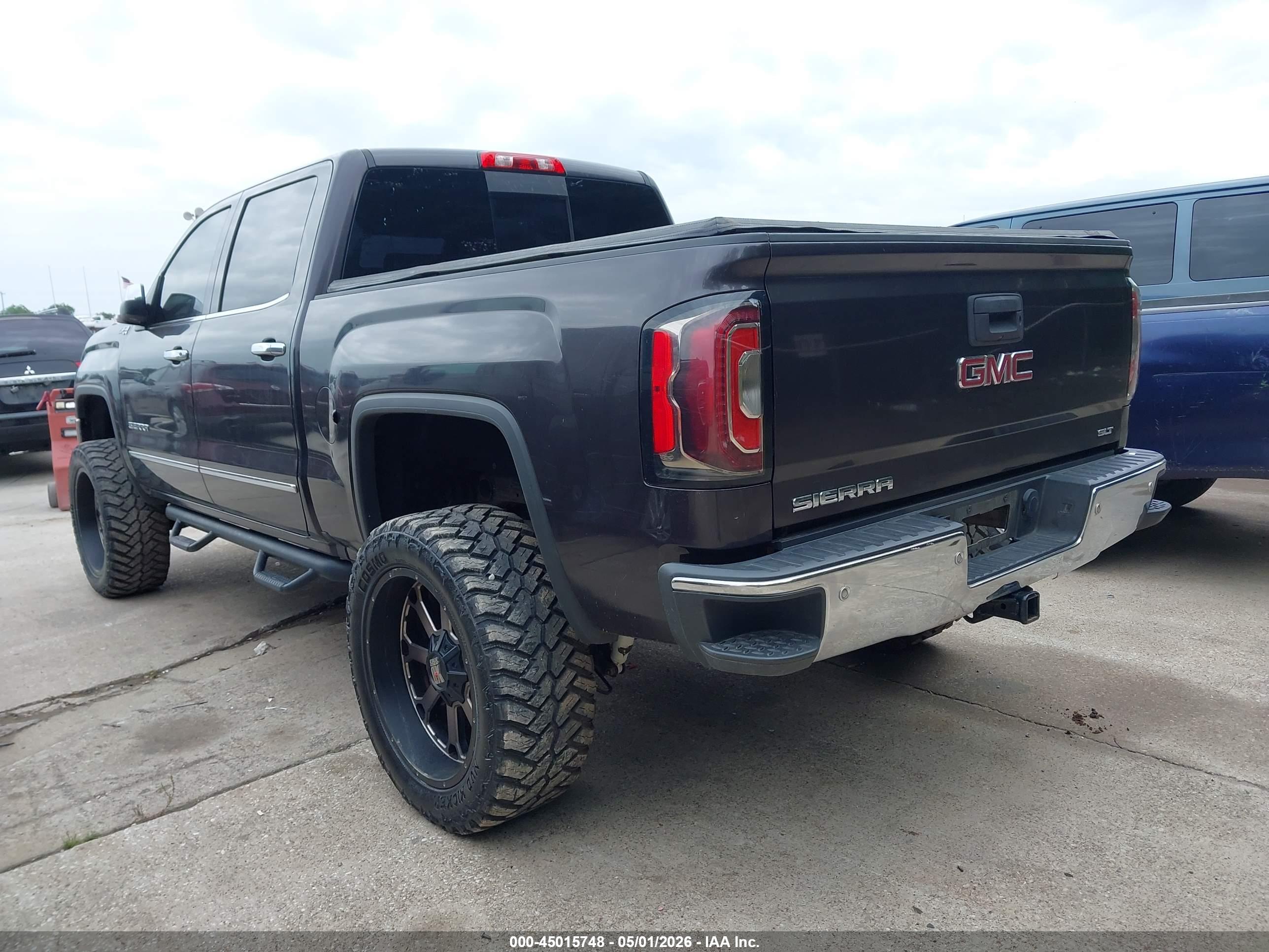 GMC SIERRA image 3