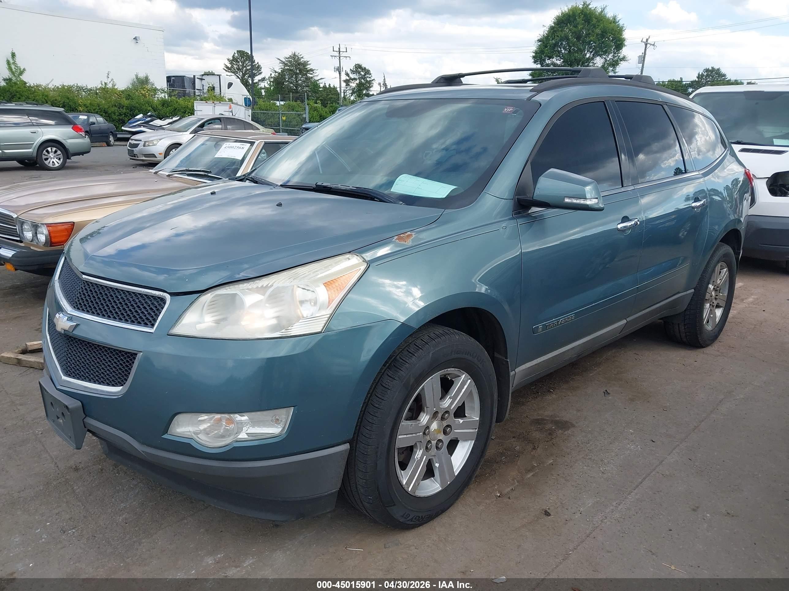 CHEVROLET TRAVERSE image 2