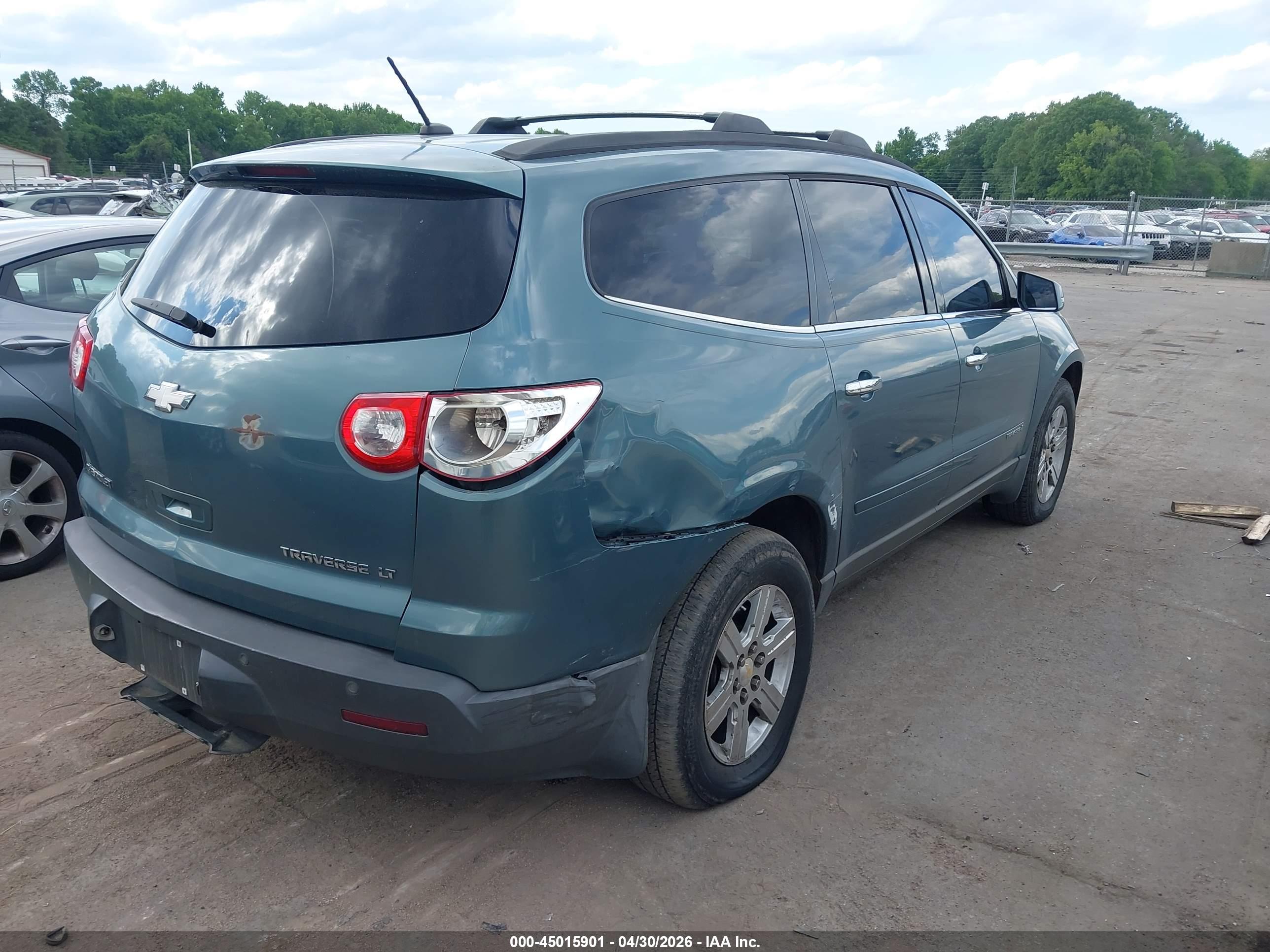 CHEVROLET TRAVERSE image 4