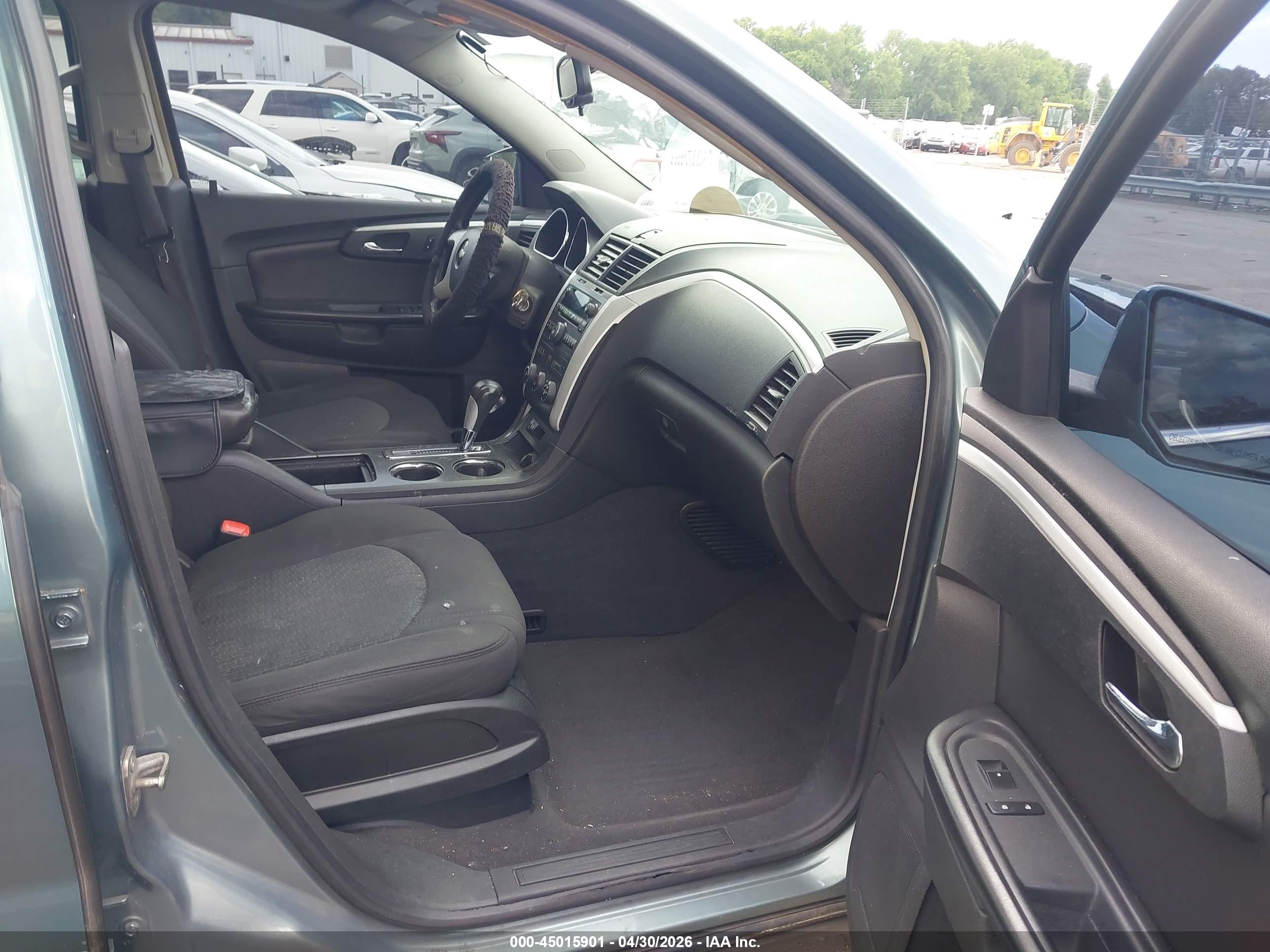 CHEVROLET TRAVERSE image 5