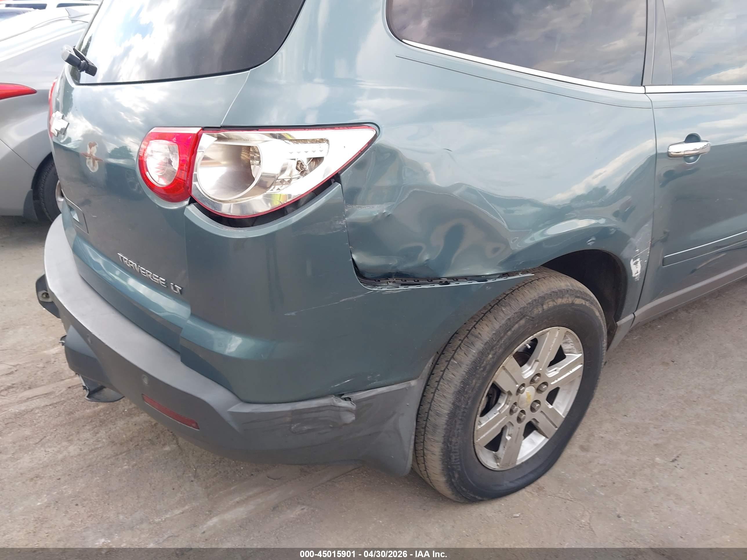 CHEVROLET TRAVERSE image 6