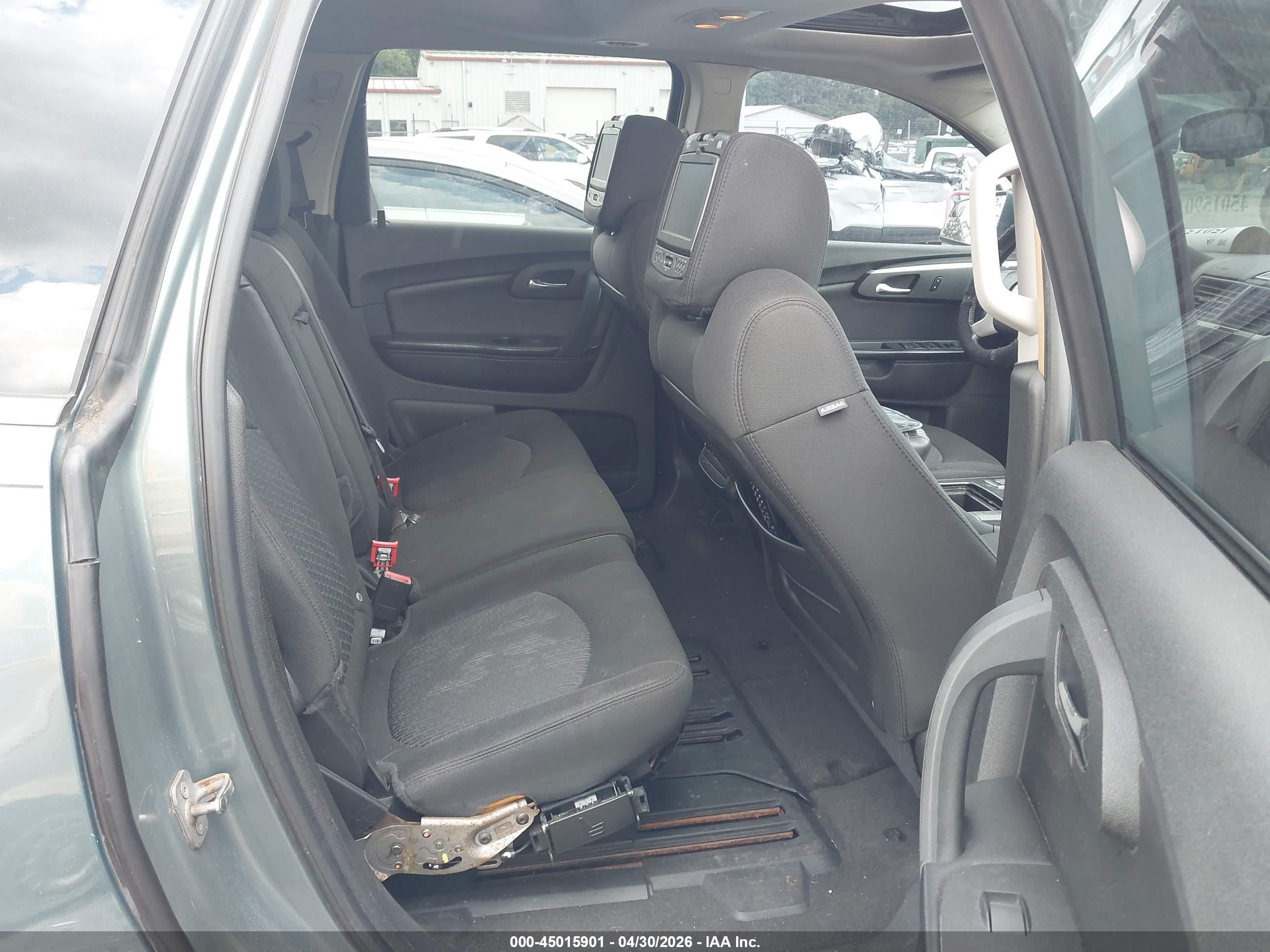 CHEVROLET TRAVERSE image 8