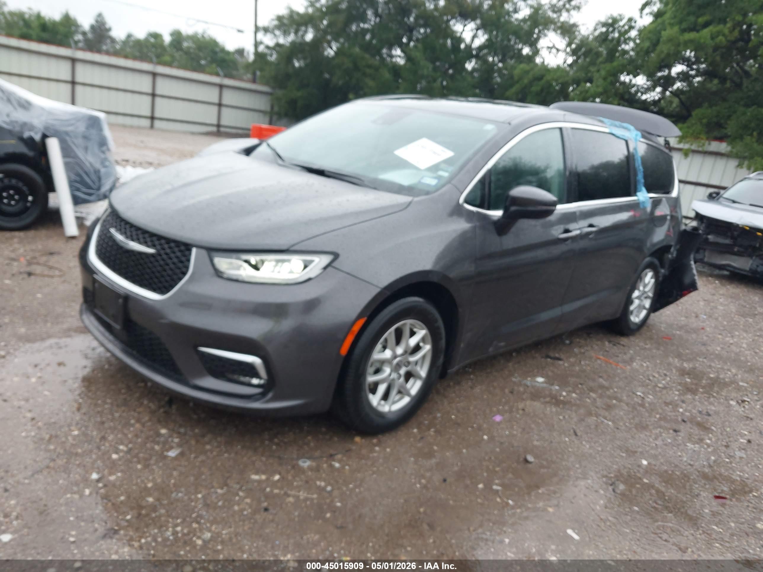 CHRYSLER PACIFICA image 2