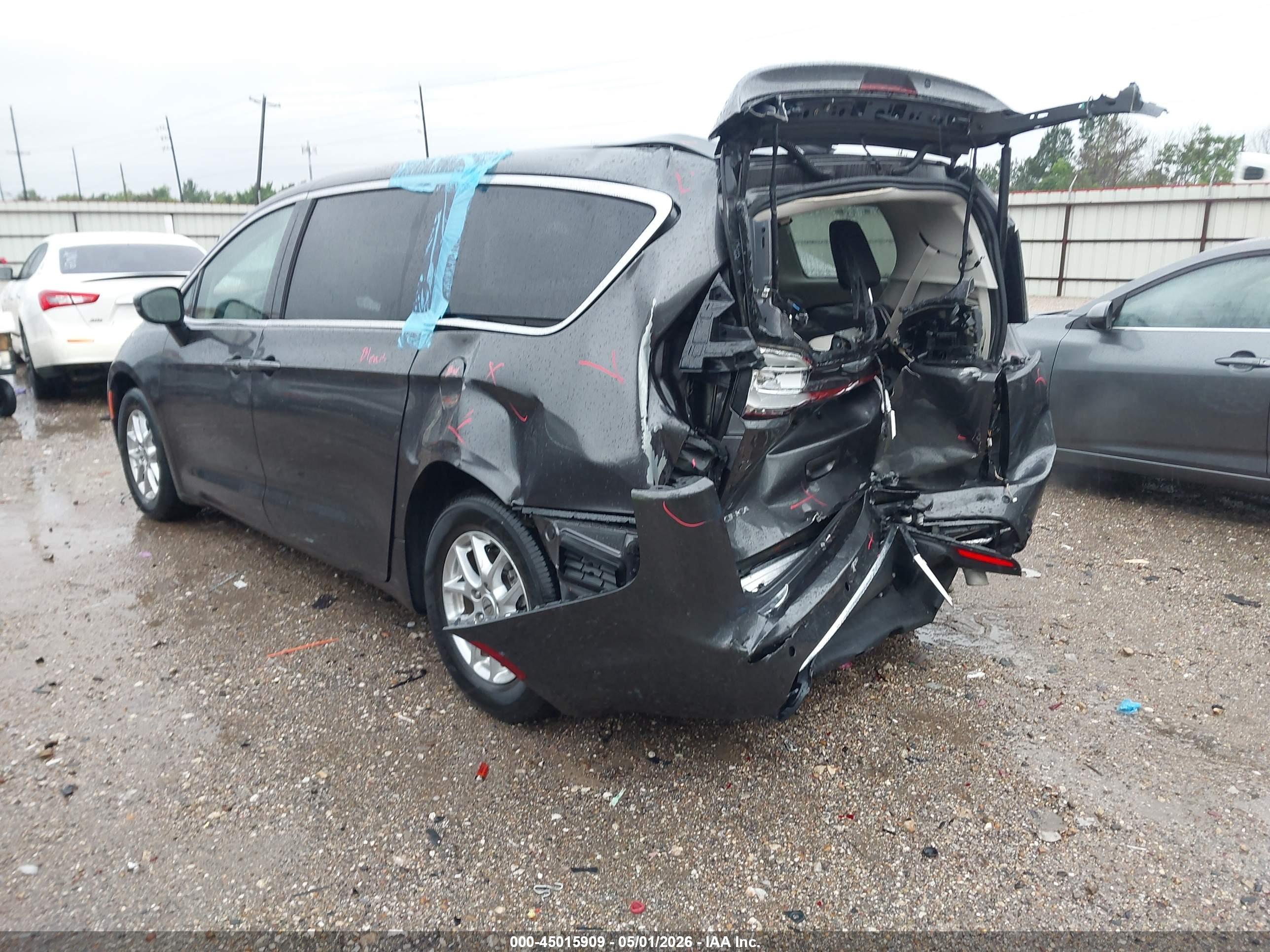 CHRYSLER PACIFICA image 3