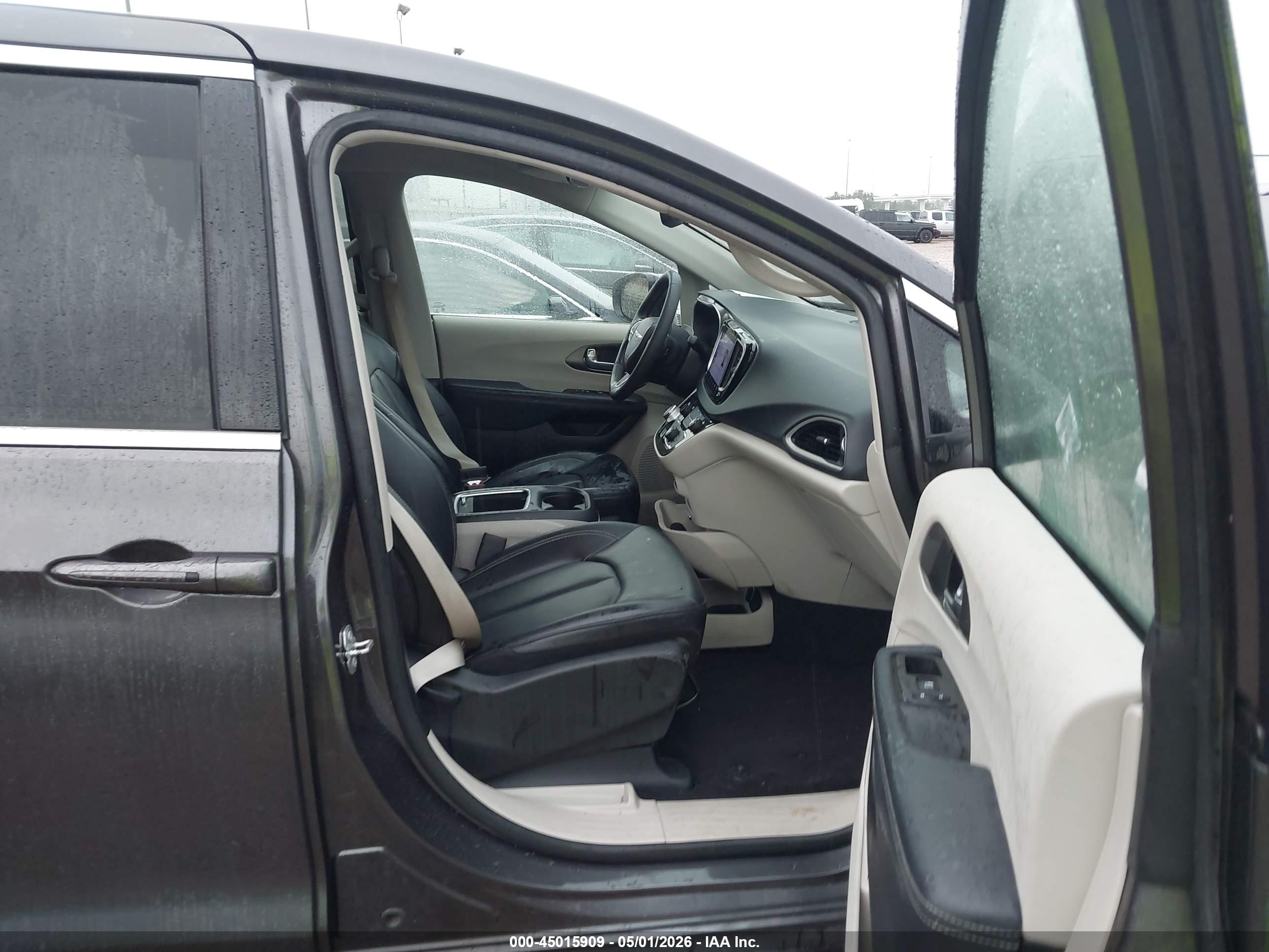 CHRYSLER PACIFICA image 5