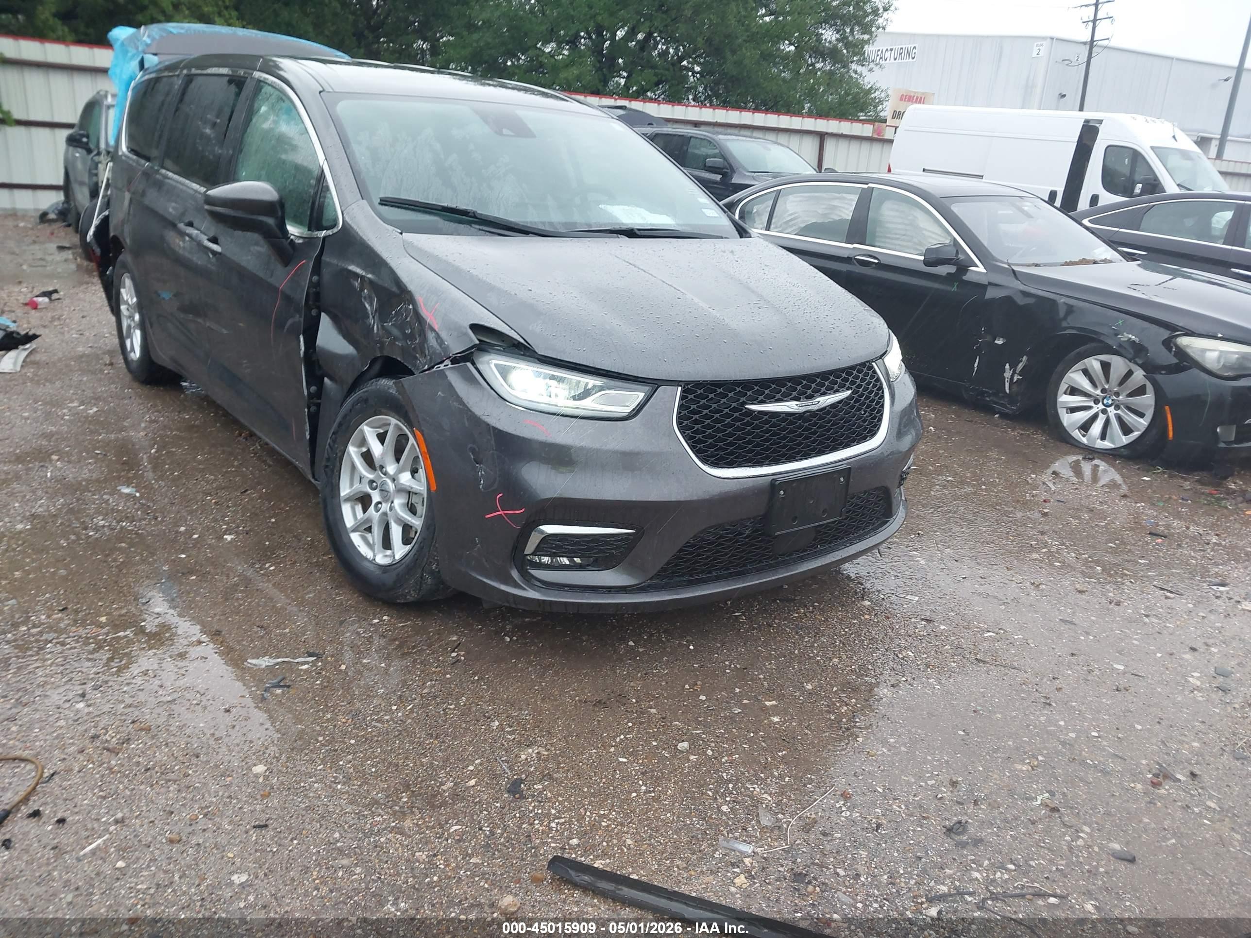 CHRYSLER PACIFICA image 6