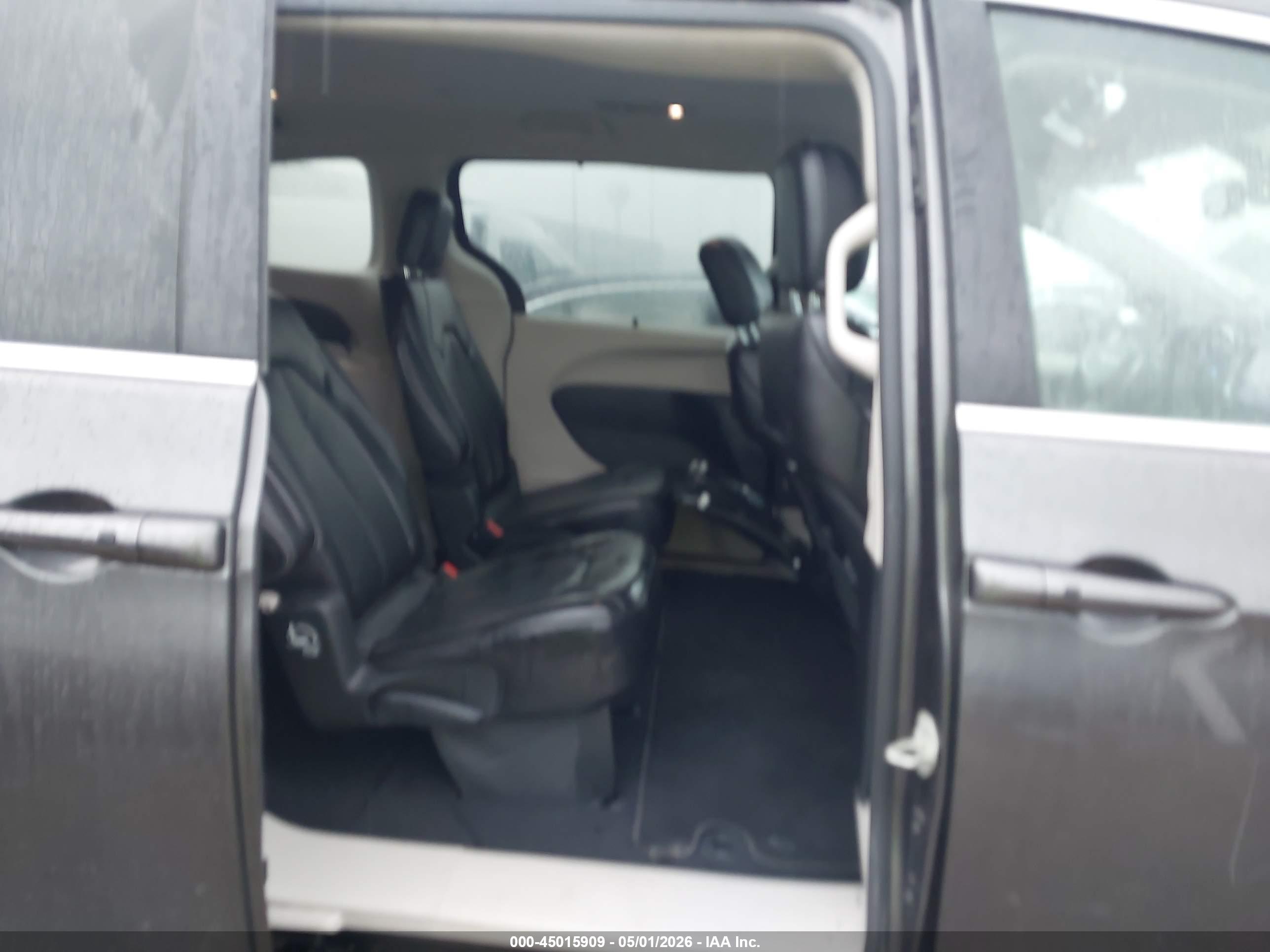CHRYSLER PACIFICA image 8