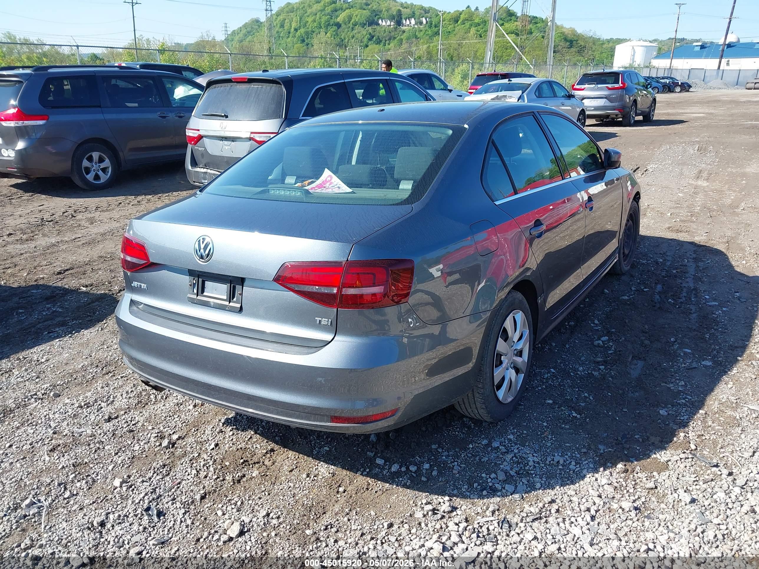 VOLKSWAGEN JETTA image 4
