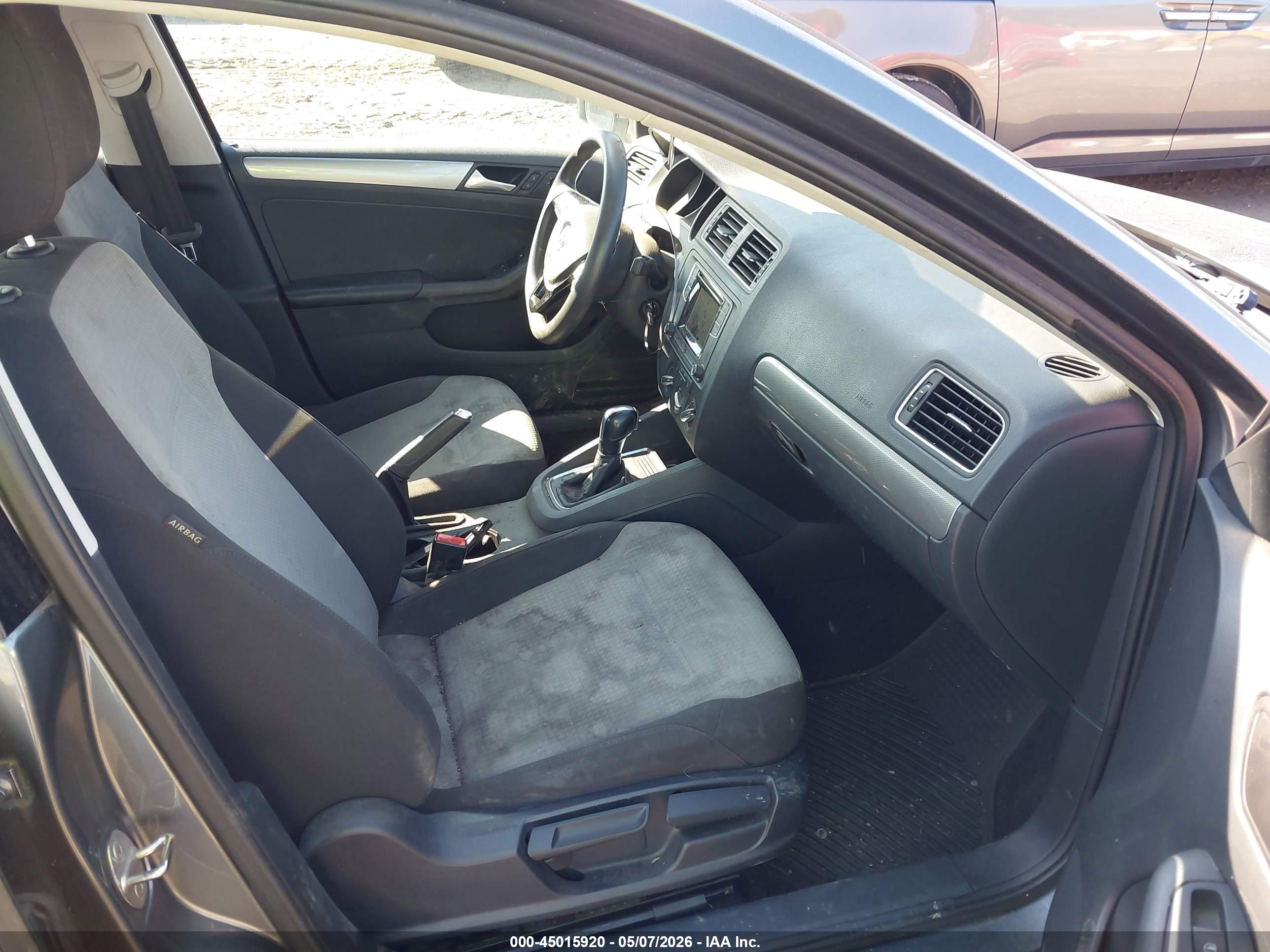 VOLKSWAGEN JETTA image 5