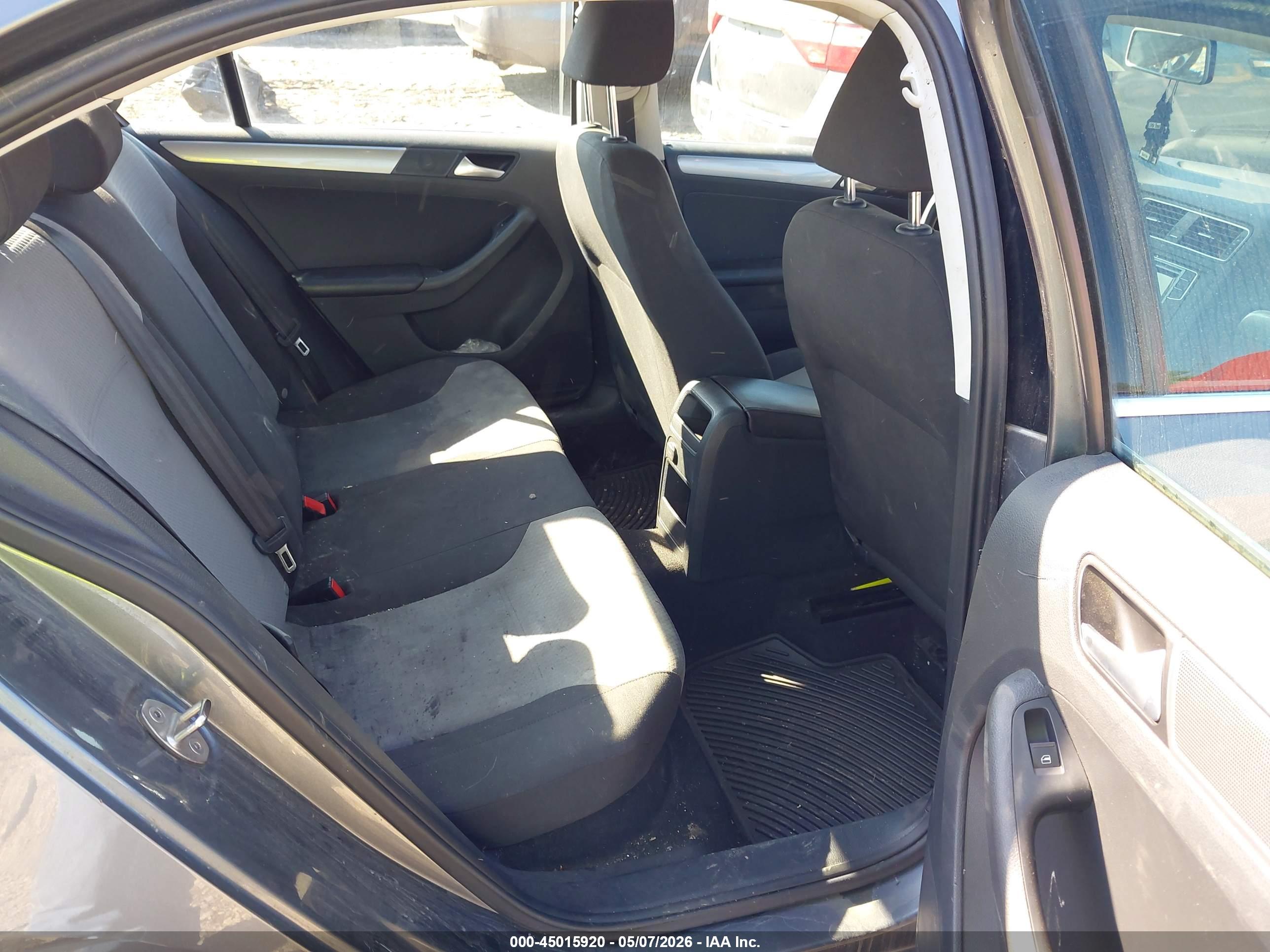 VOLKSWAGEN JETTA image 8