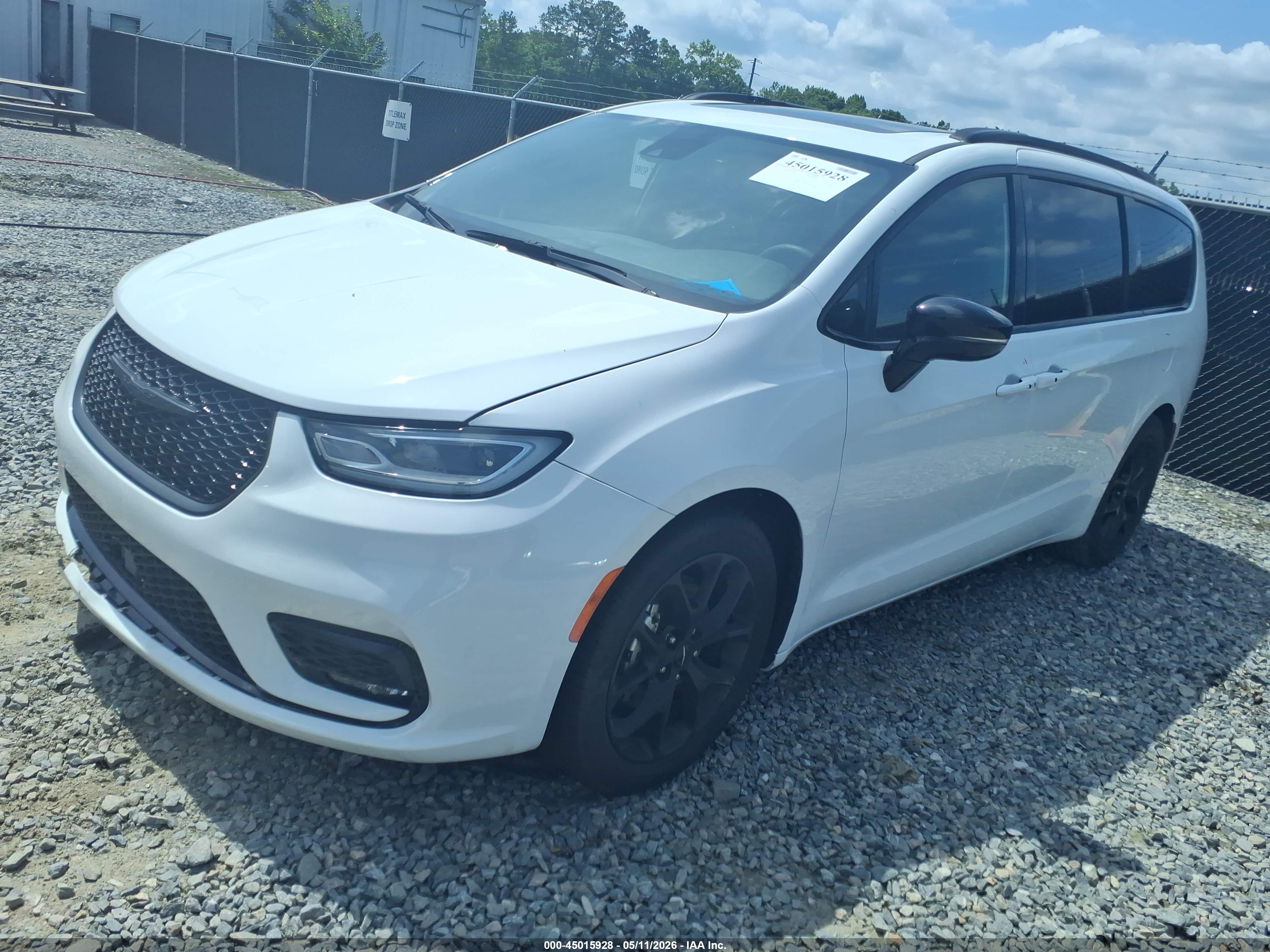 CHRYSLER PACIFICA image 2