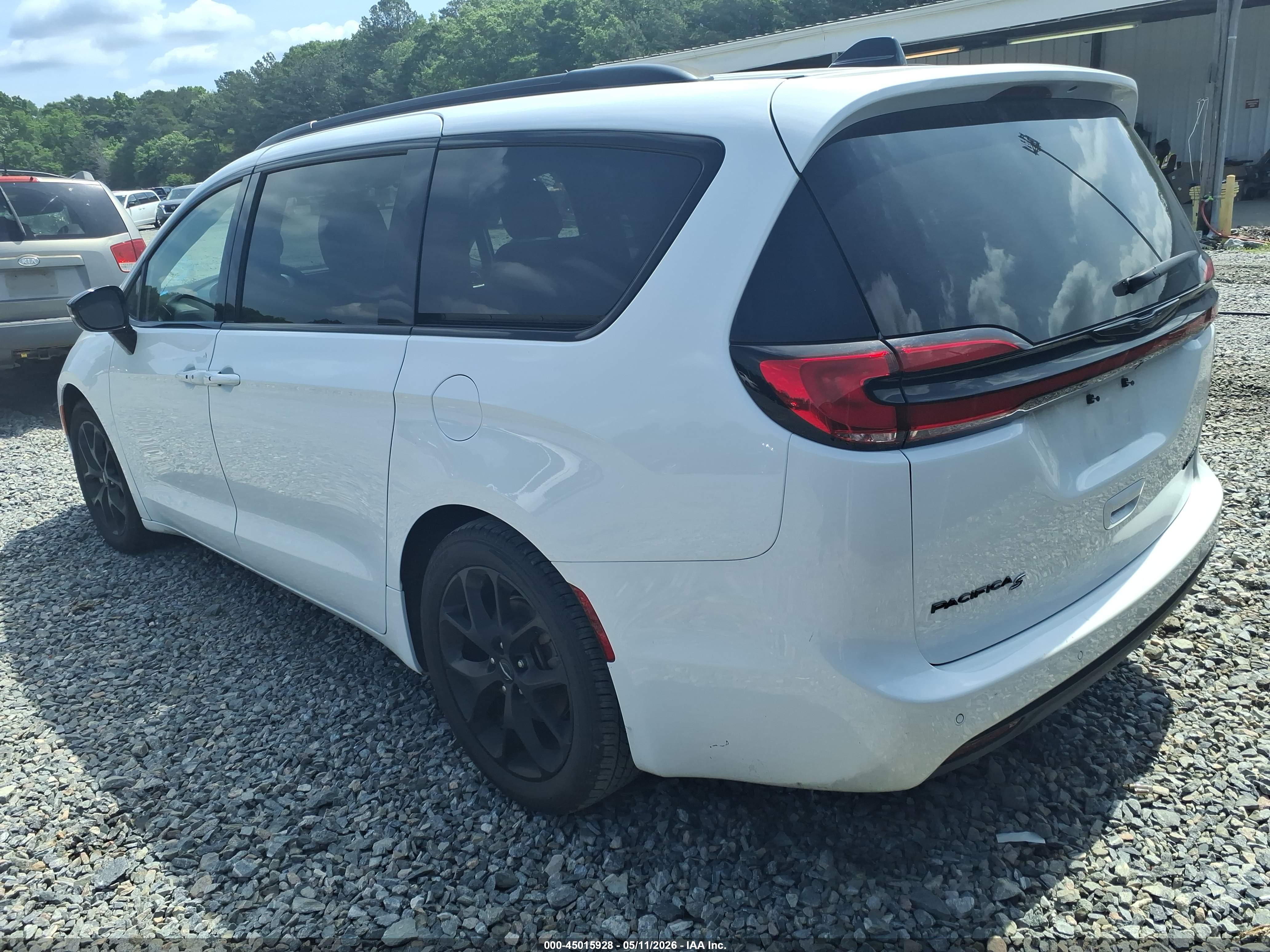 CHRYSLER PACIFICA image 3