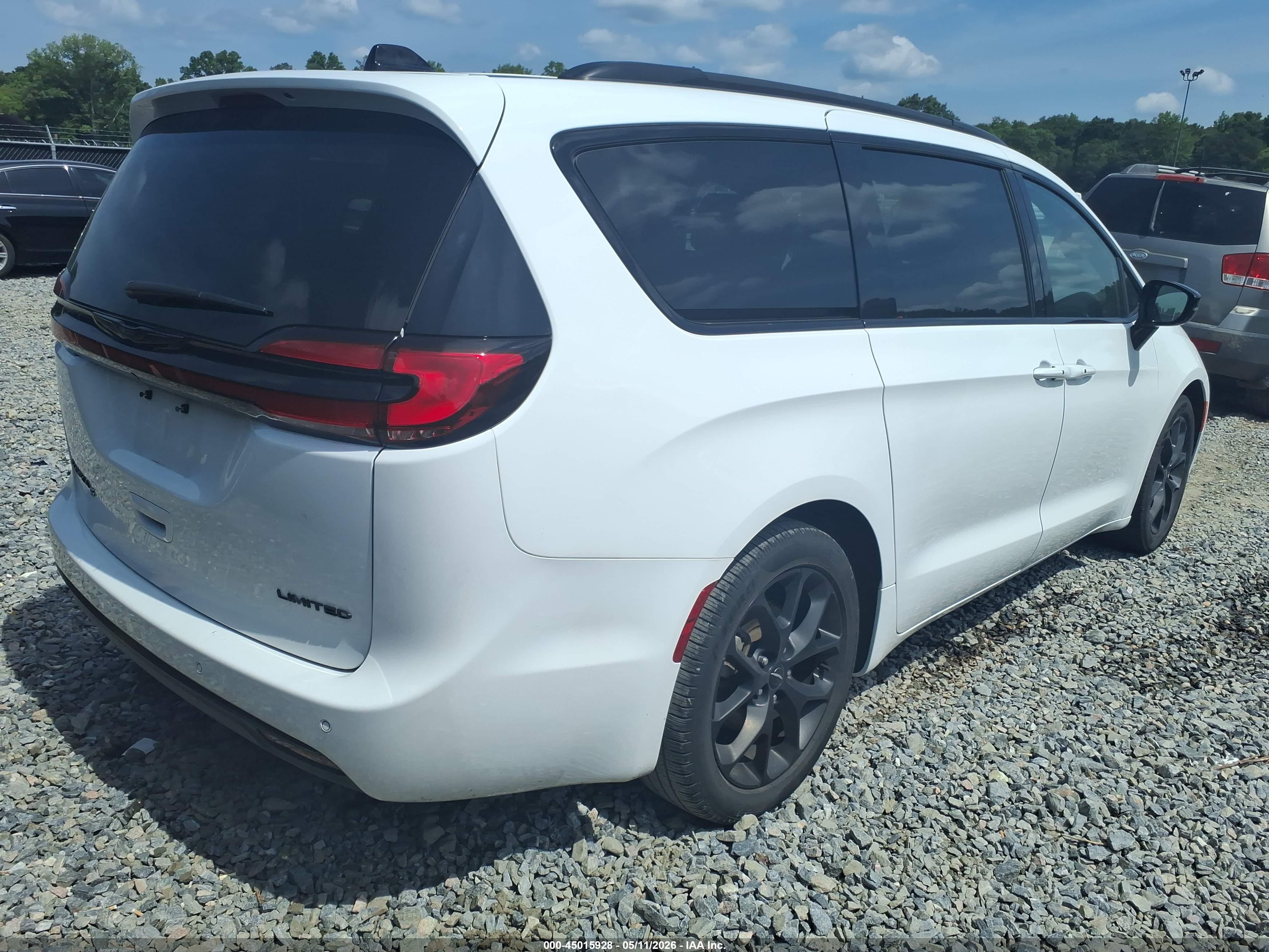CHRYSLER PACIFICA image 4
