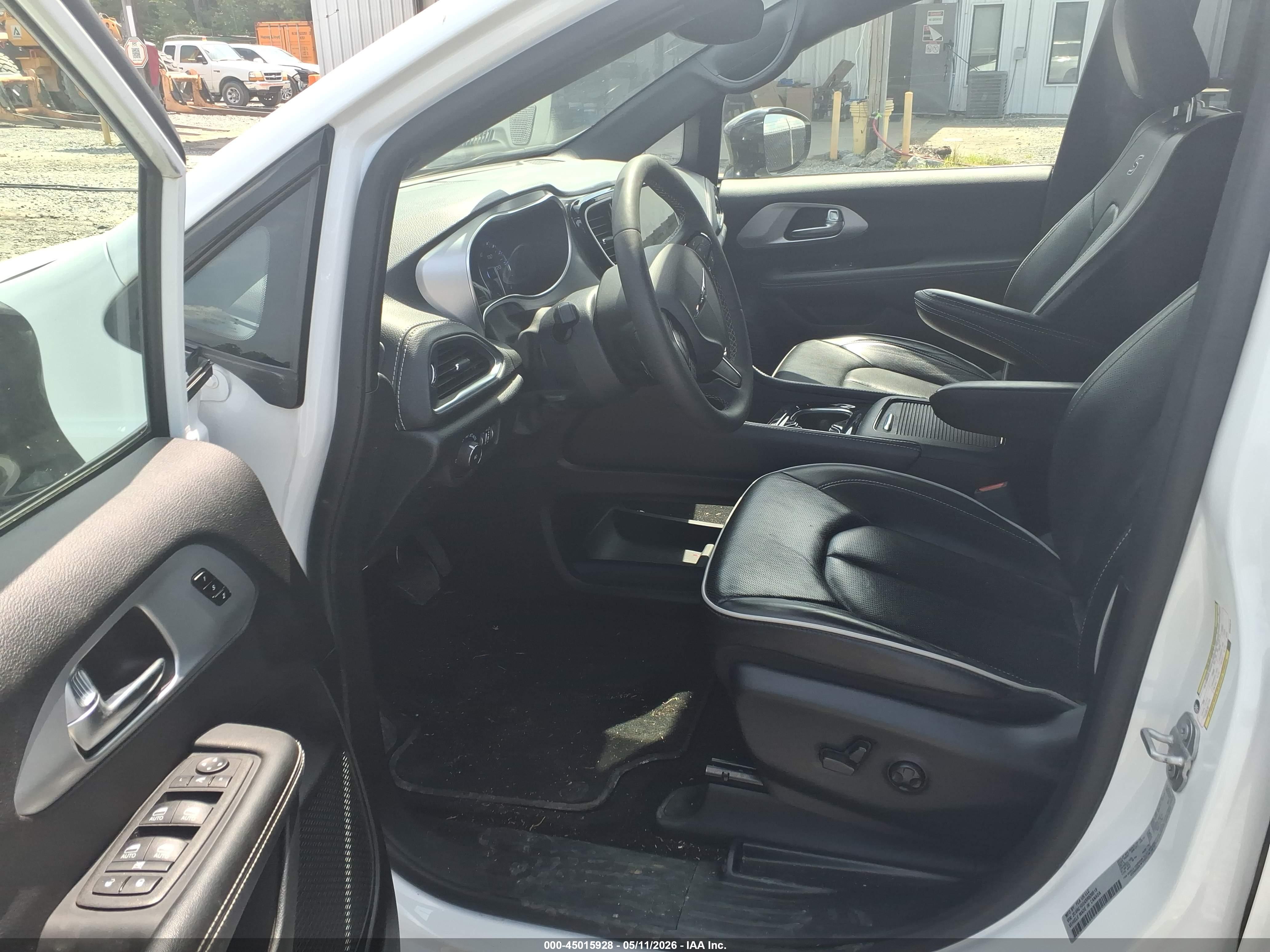 CHRYSLER PACIFICA image 5